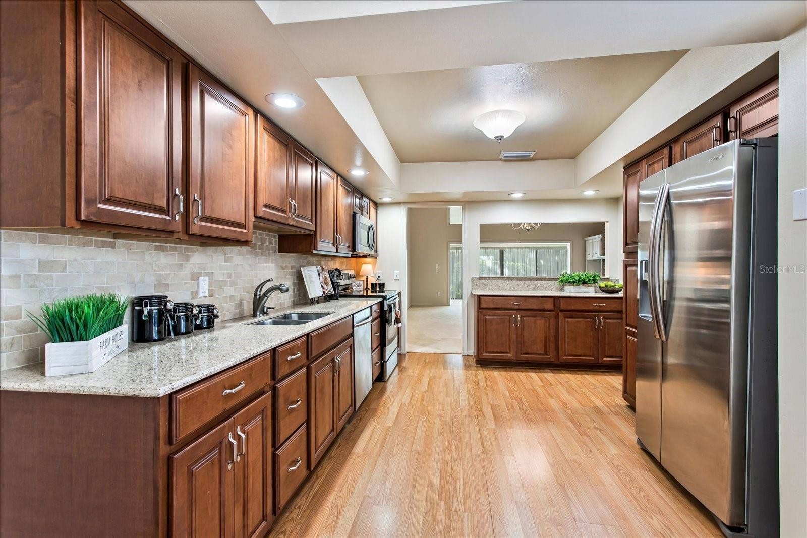 179 GOLF CLUB DRIVE, Longwood, FL 32779 Tons of counter space, cabinets and pantry!