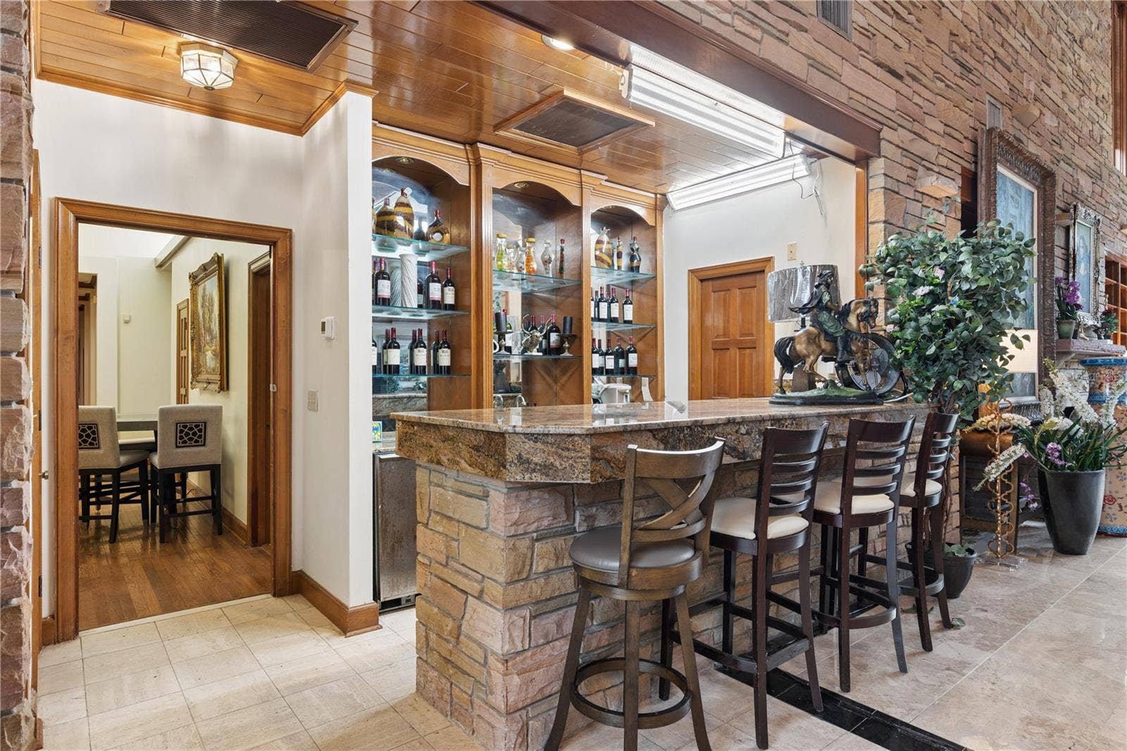 1041 SWEETWATER CLUB BOULEVARD, Longwood, FL 32779 Entertaining Bar