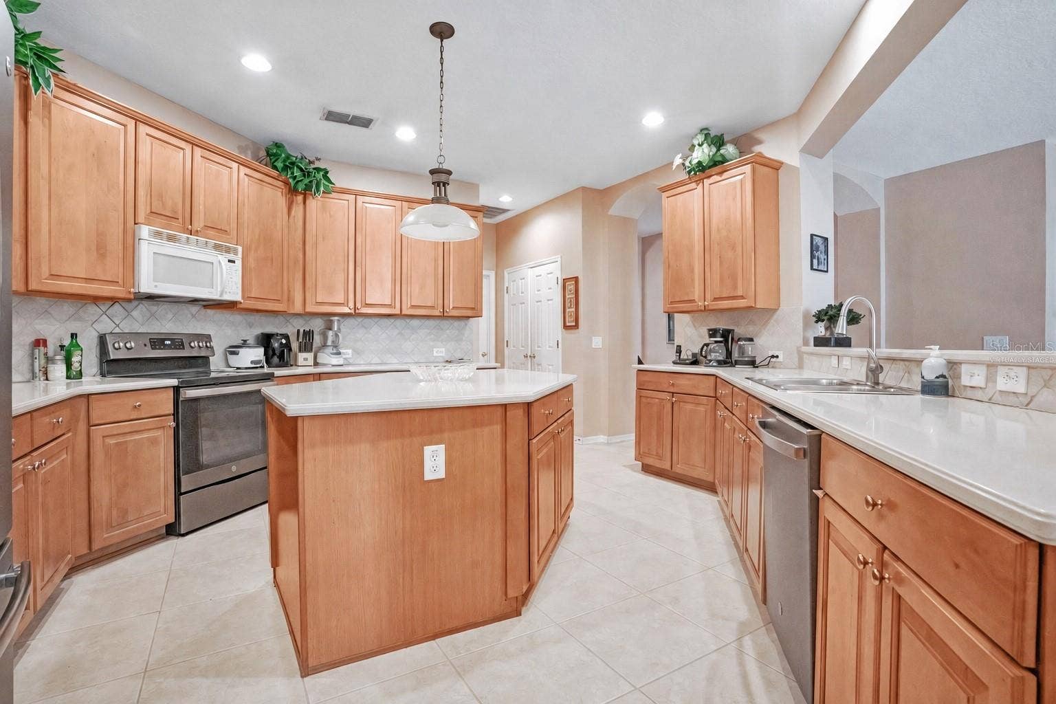 8344 BOWDEN WAY, Windermere, FL 34786 Virtually Staged. Personal property has been removed by Artificial Intelligence.