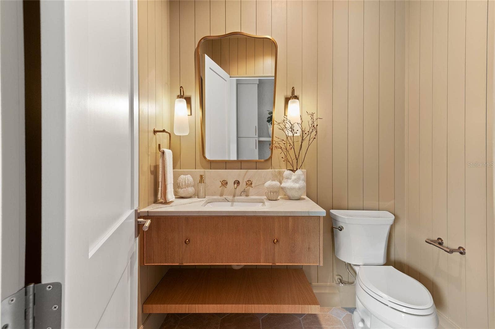 POOL BATH / POWDER ROOM