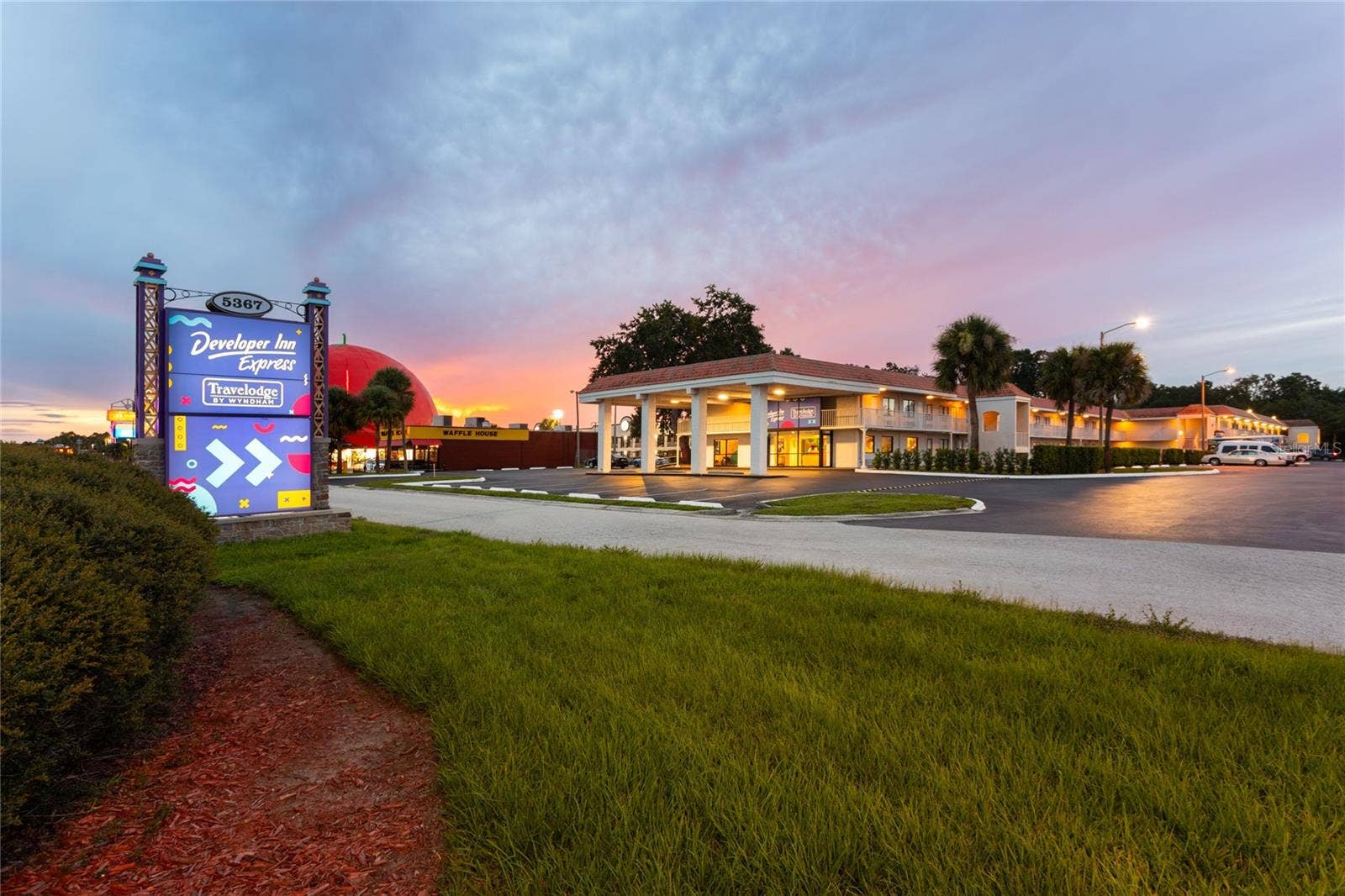 5367 W IRLO BRONSON MEMORIAL HIGHWAY, #2-214, Kissimmee, FL 34746 Exterior view at night