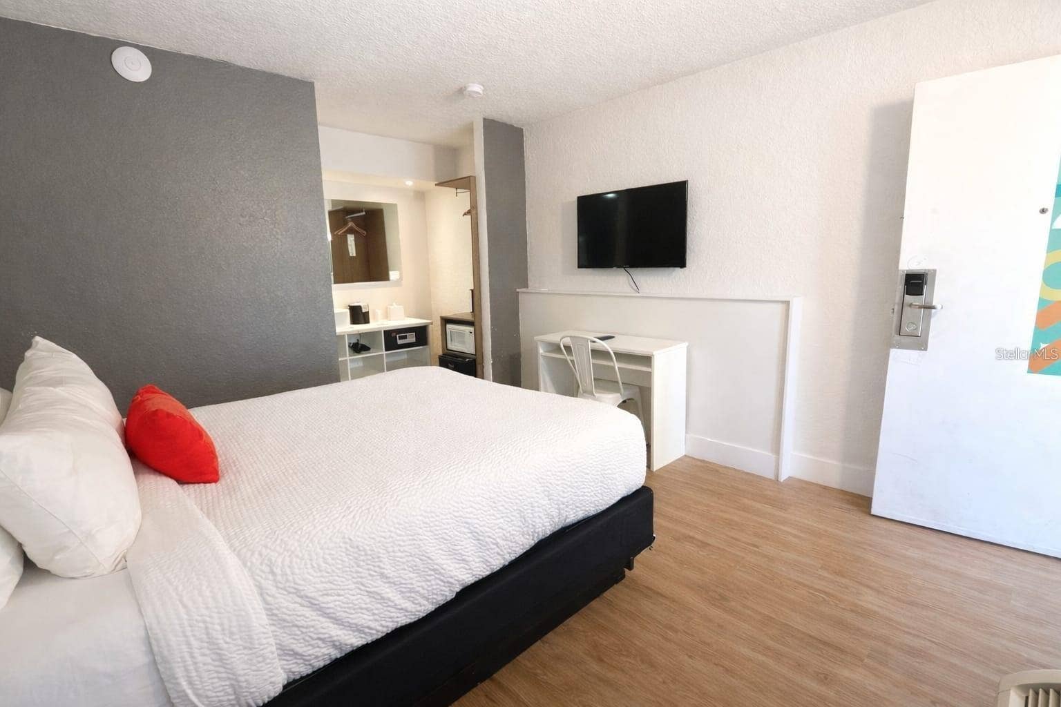 5367 W IRLO BRONSON MEMORIAL HIGHWAY, #2-214, Kissimmee, FL 34746 Bedroom view