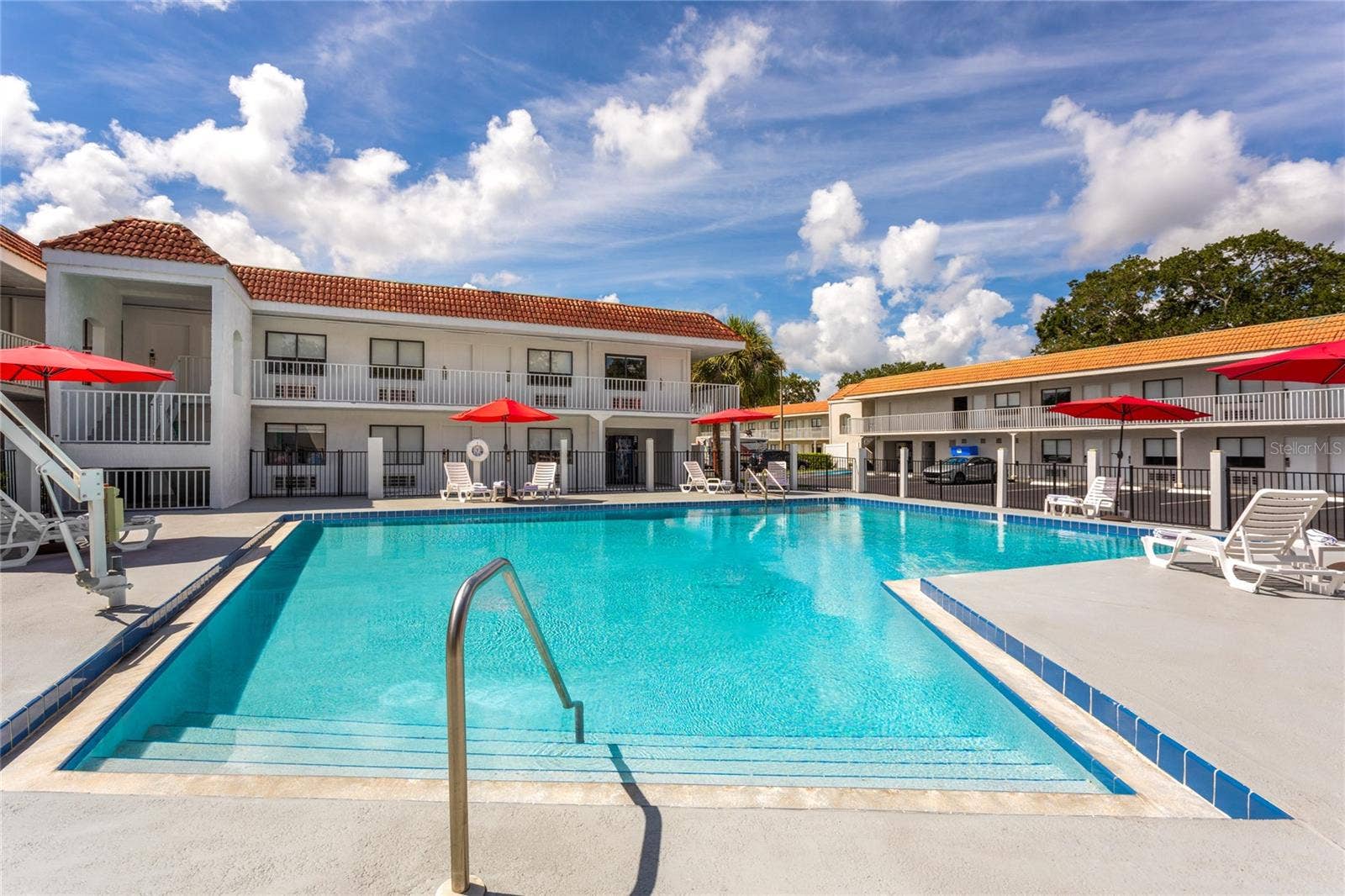 5367 W IRLO BRONSON MEMORIAL HIGHWAY, #2-214, Kissimmee, FL 34746 Condo pool