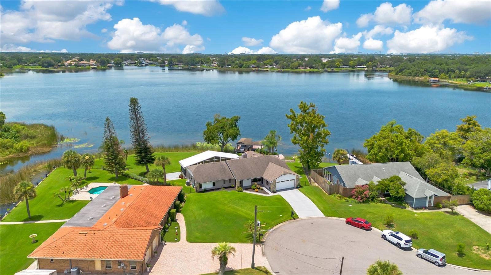 884 W LAKE HOLDEN POINT, Orlando, FL 32805 884 W LAKE HOLDEN POINT, Orlando, FL 32805