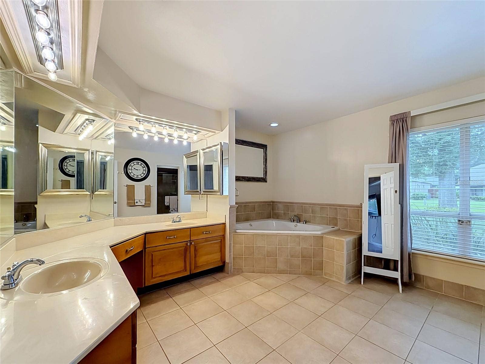 5427 SAGO PALM COURT, Orlando, FL 32819 5427 SAGO PALM COURT, Orlando, FL 32819