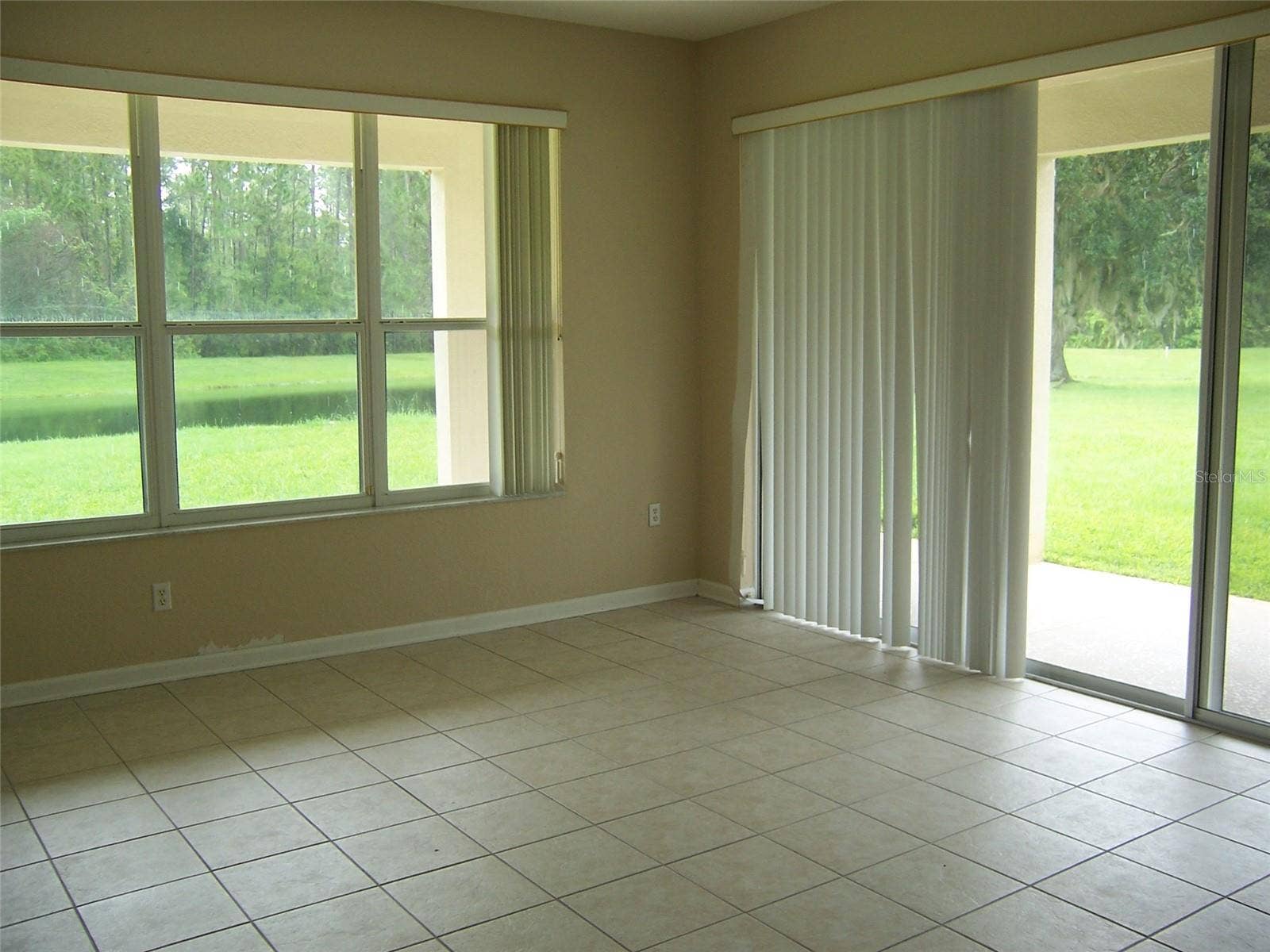8631 GREENBANK BOULEVARD, Windermere, FL 34786 Bright, Spacious Family Room.