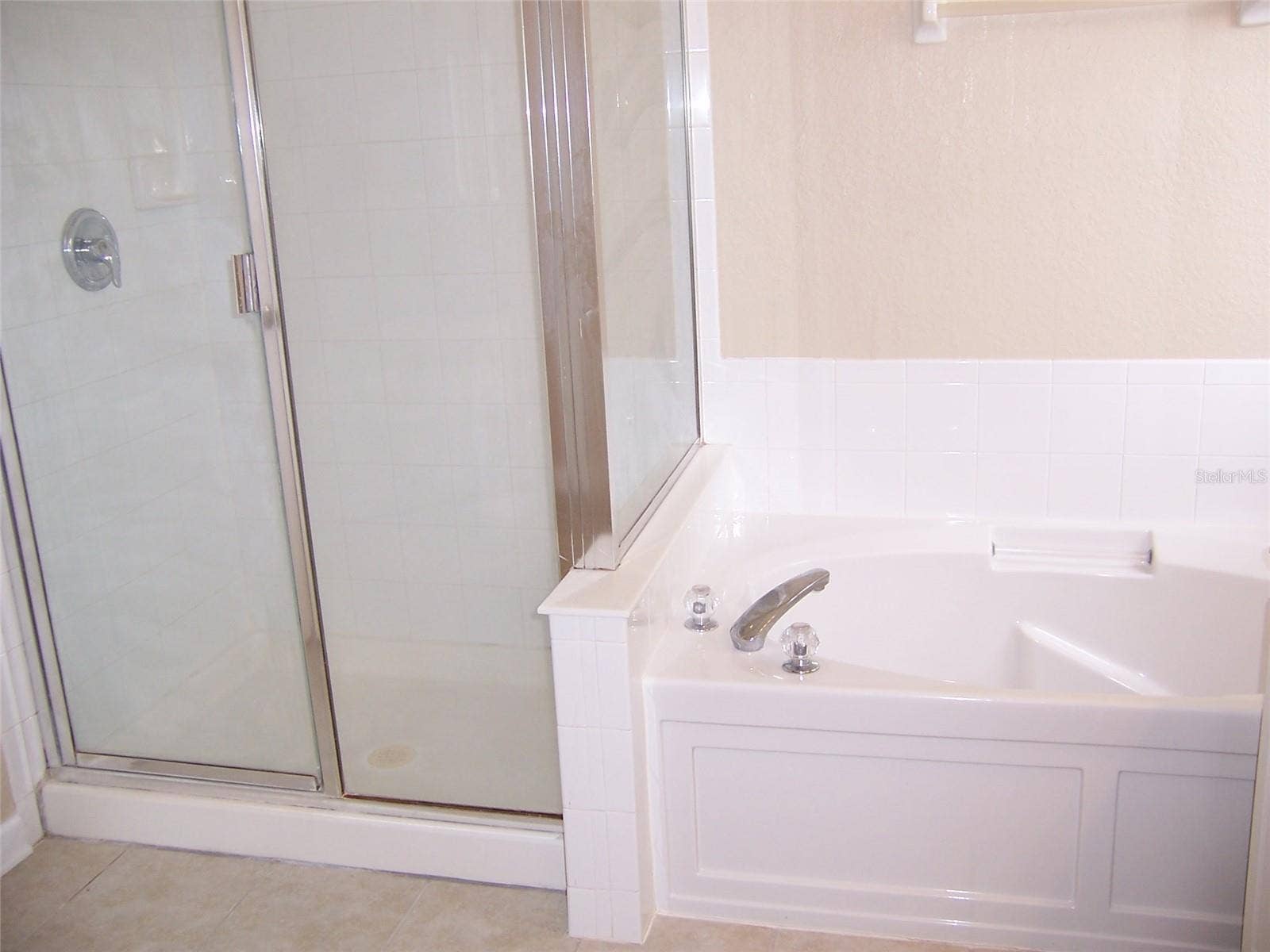 8631 GREENBANK BOULEVARD, Windermere, FL 34786 Separate Shower and Tub in Primary Bath