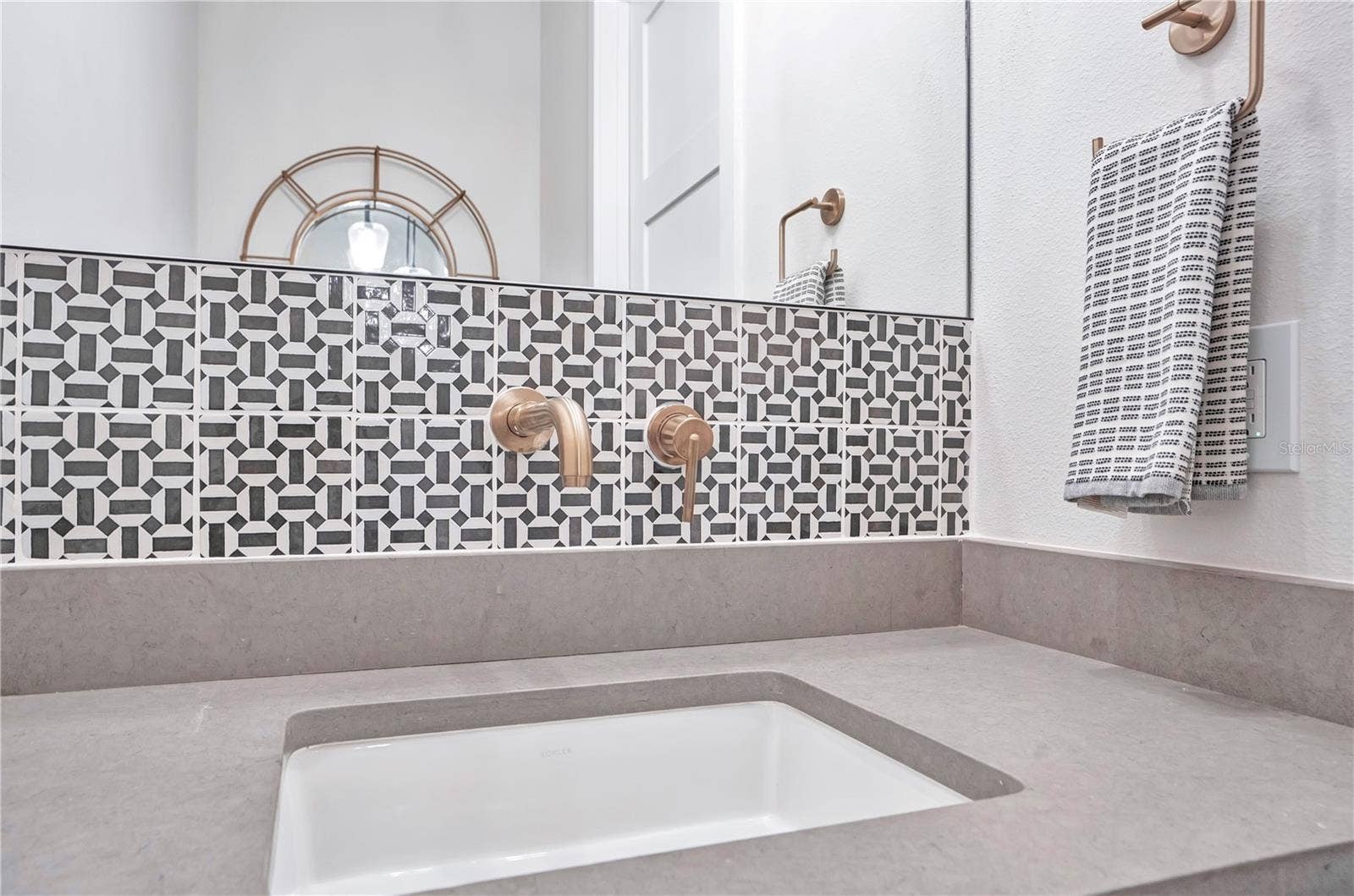 1927 S LAKEMONT AVENUE, Winter Park, FL 32792 Powder bath