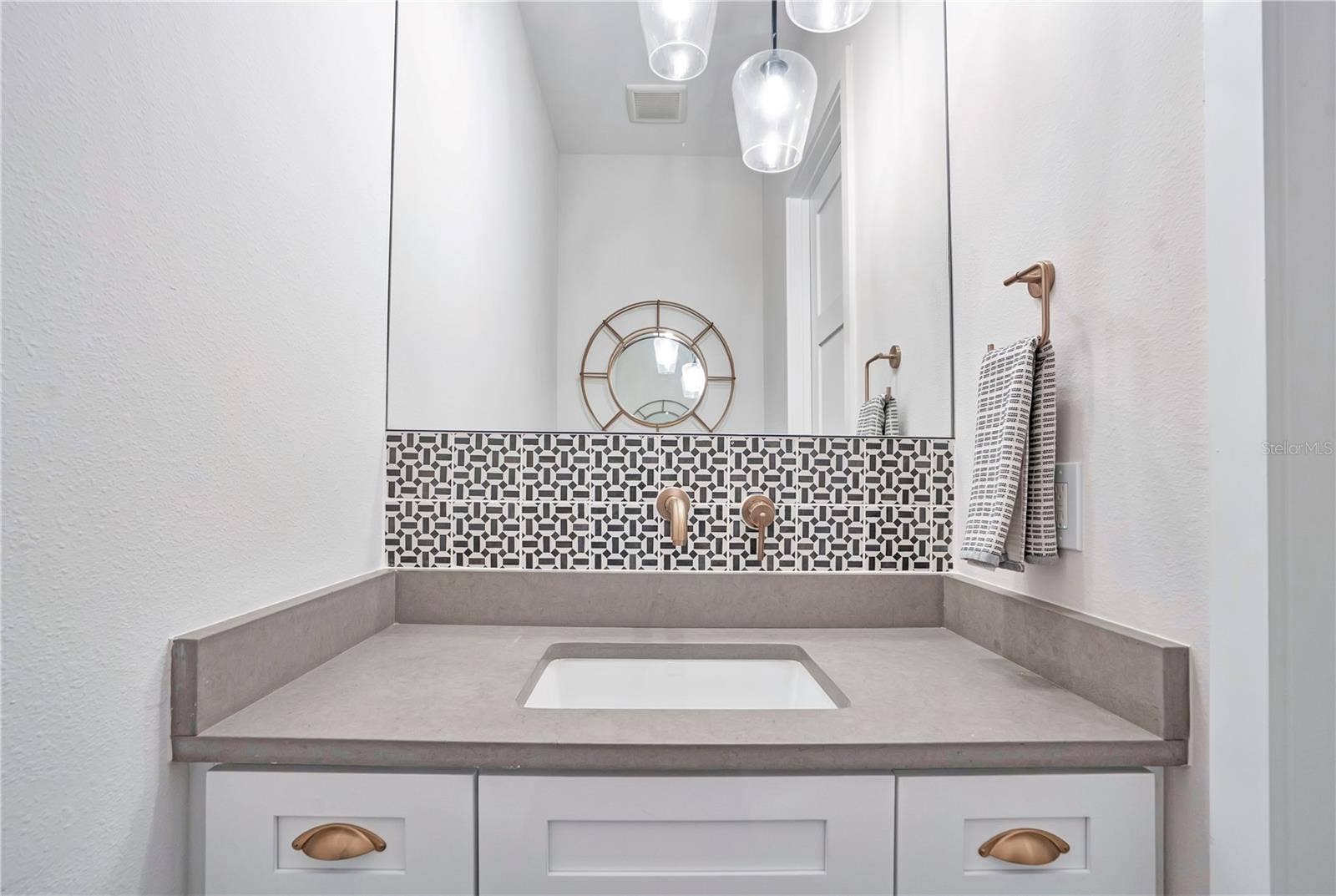 1927 S LAKEMONT AVENUE, Winter Park, FL 32792 Powder bath off entry way first floor