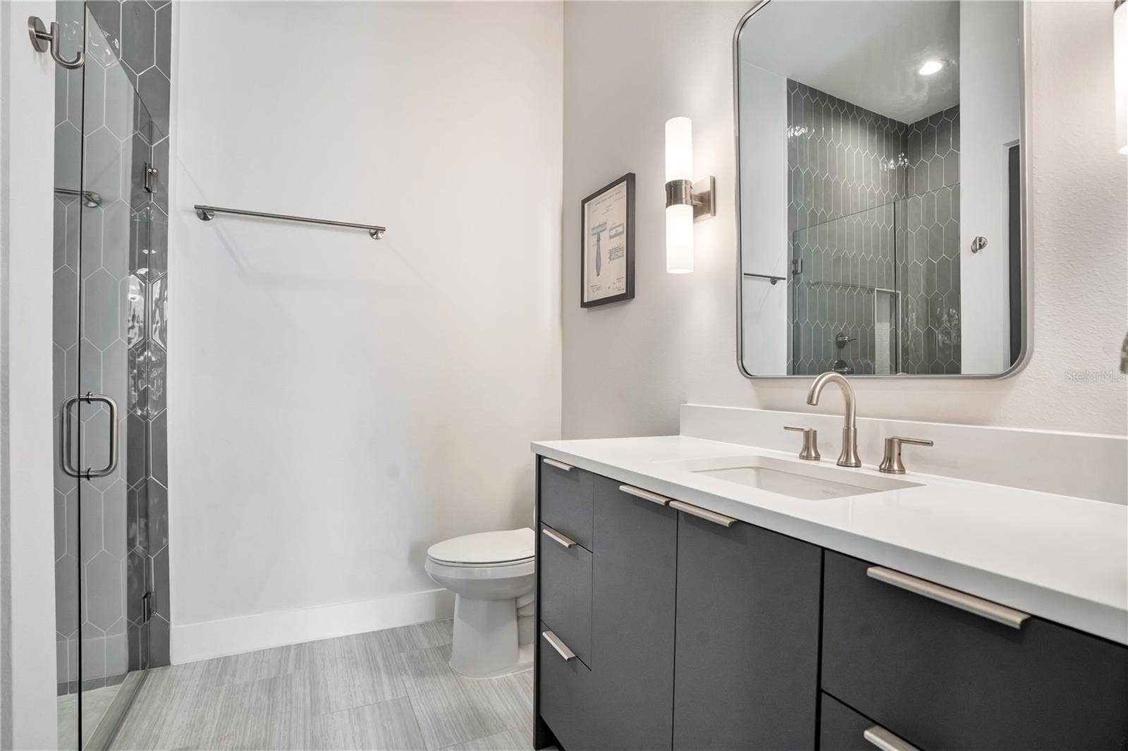 1927 S LAKEMONT AVENUE, Winter Park, FL 32792 Guest bathroom