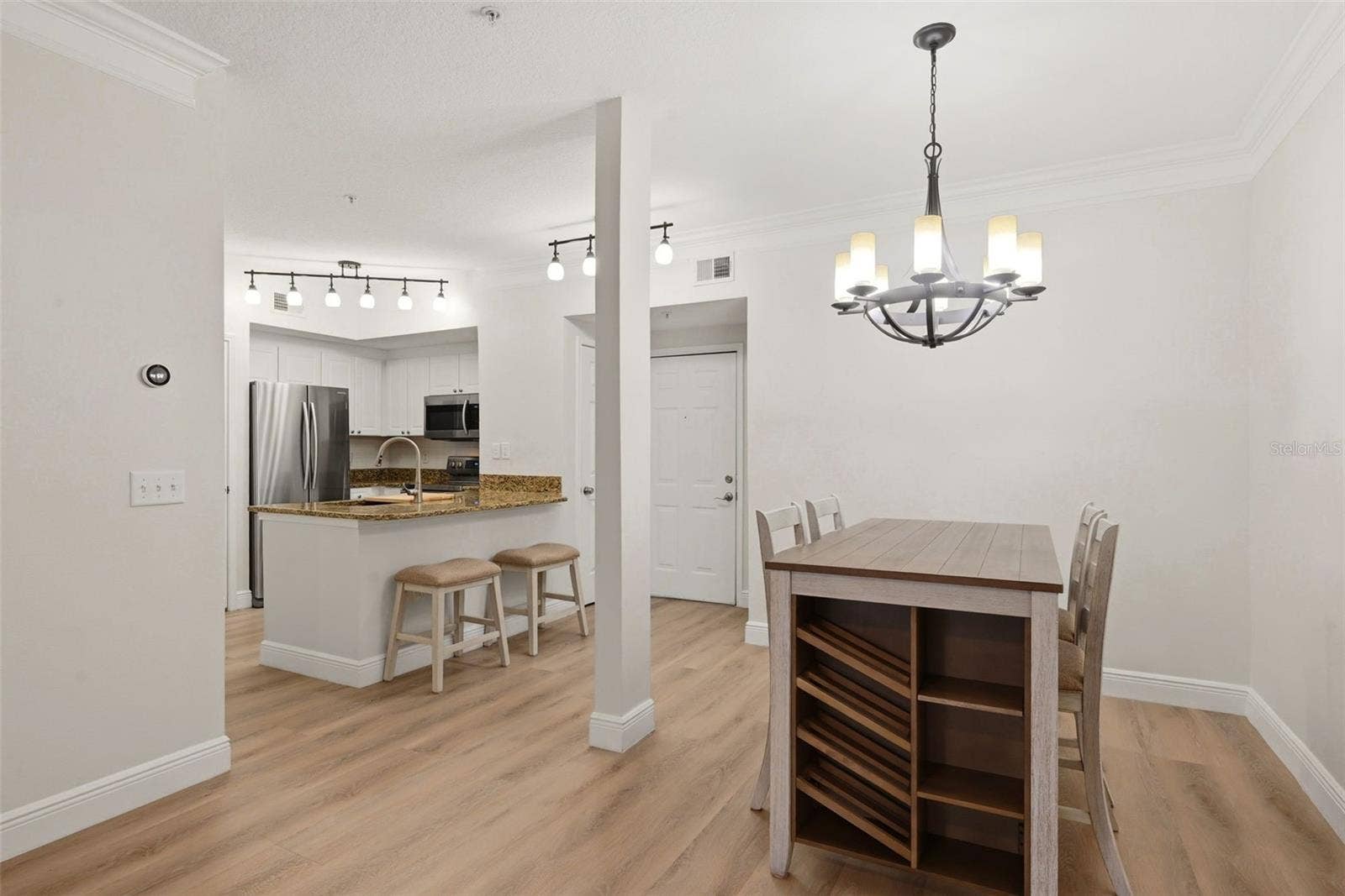 239 LONGVIEW AVENUE, #207, Celebration, FL 34747 Spacious Dining Area