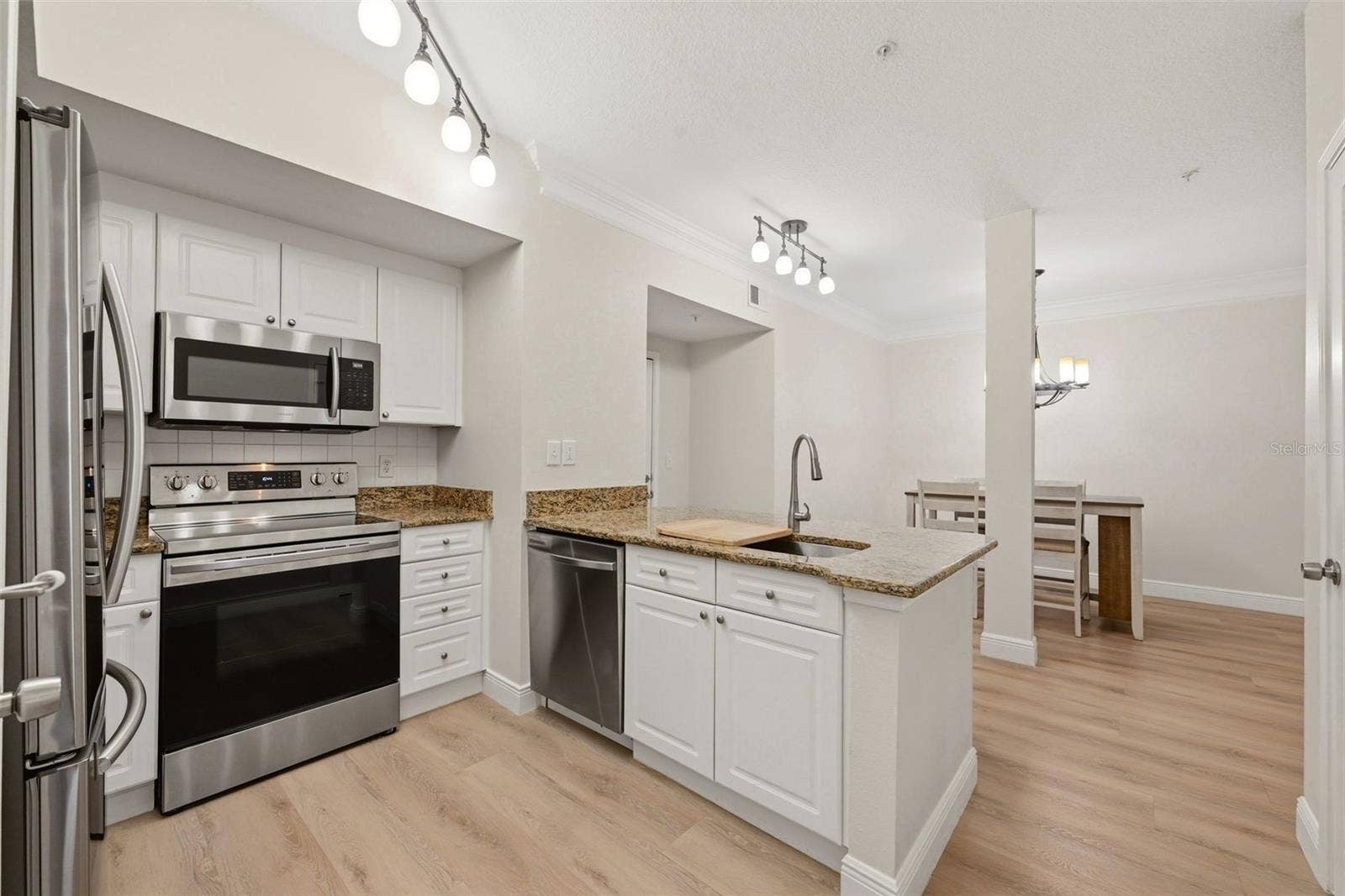 239 LONGVIEW AVENUE, #207, Celebration, FL 34747 Fully Equipped Kitchen with Stainless Steel Appliances