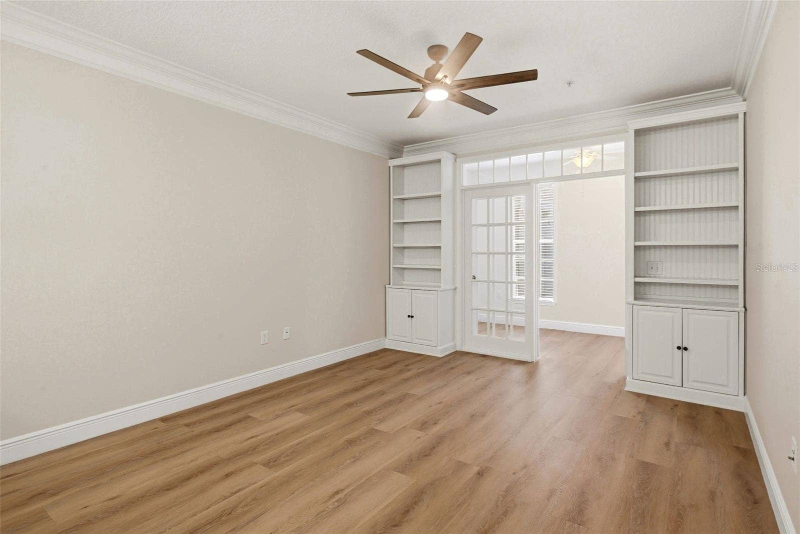 239 LONGVIEW AVENUE, #207, Celebration, FL 34747 Living Room with Built in Features