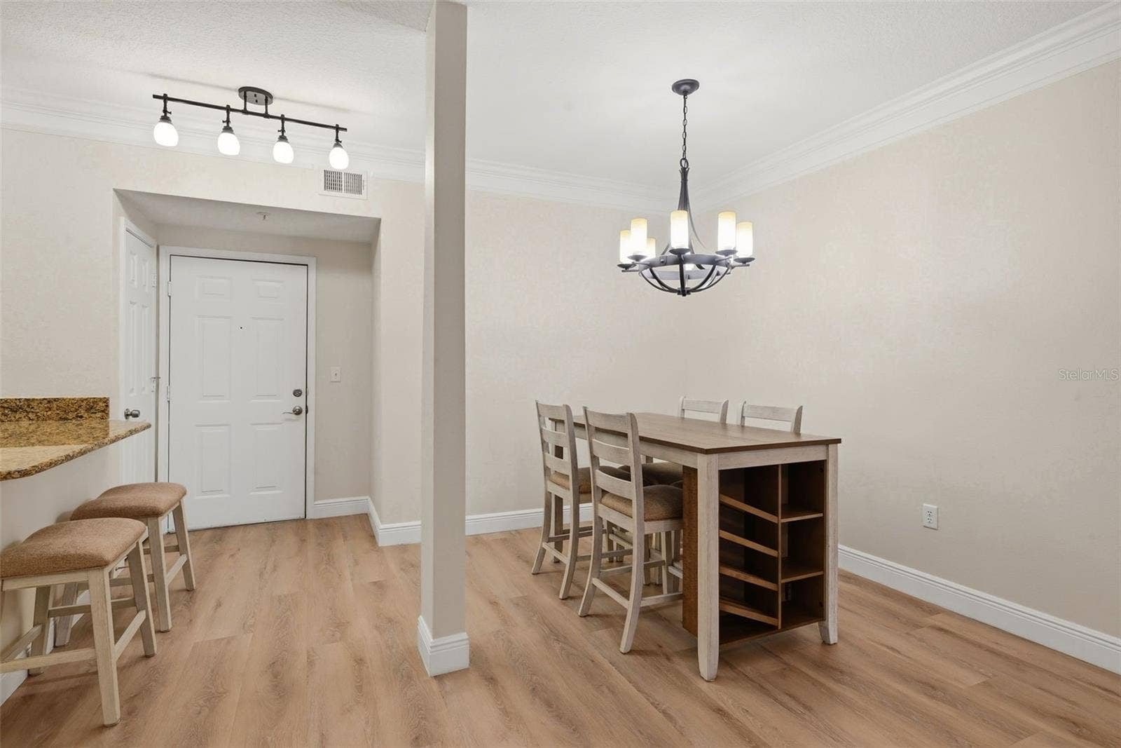239 LONGVIEW AVENUE, #207, Celebration, FL 34747 Spacious Dining Area