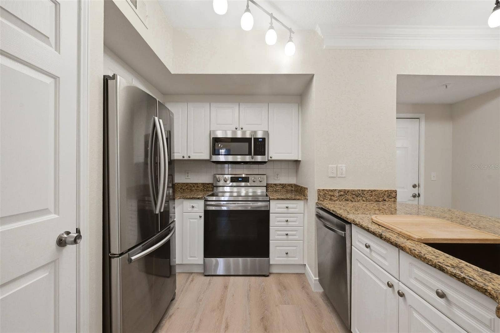239 LONGVIEW AVENUE, #207, Celebration, FL 34747 Fully Equipped Kitchen with Stainless Steel Appliances