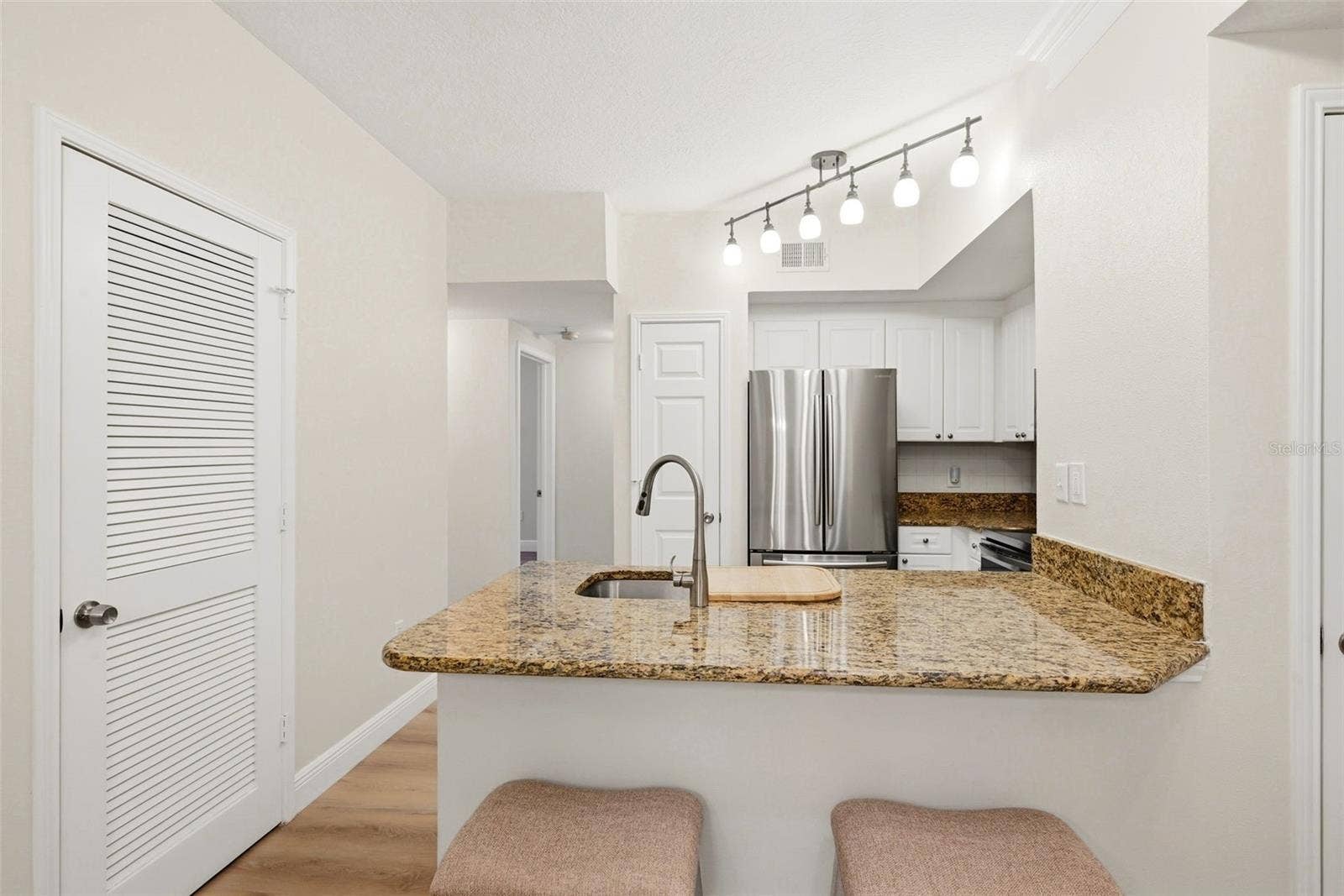 239 LONGVIEW AVENUE, #207, Celebration, FL 34747 Beautiful Kitchen