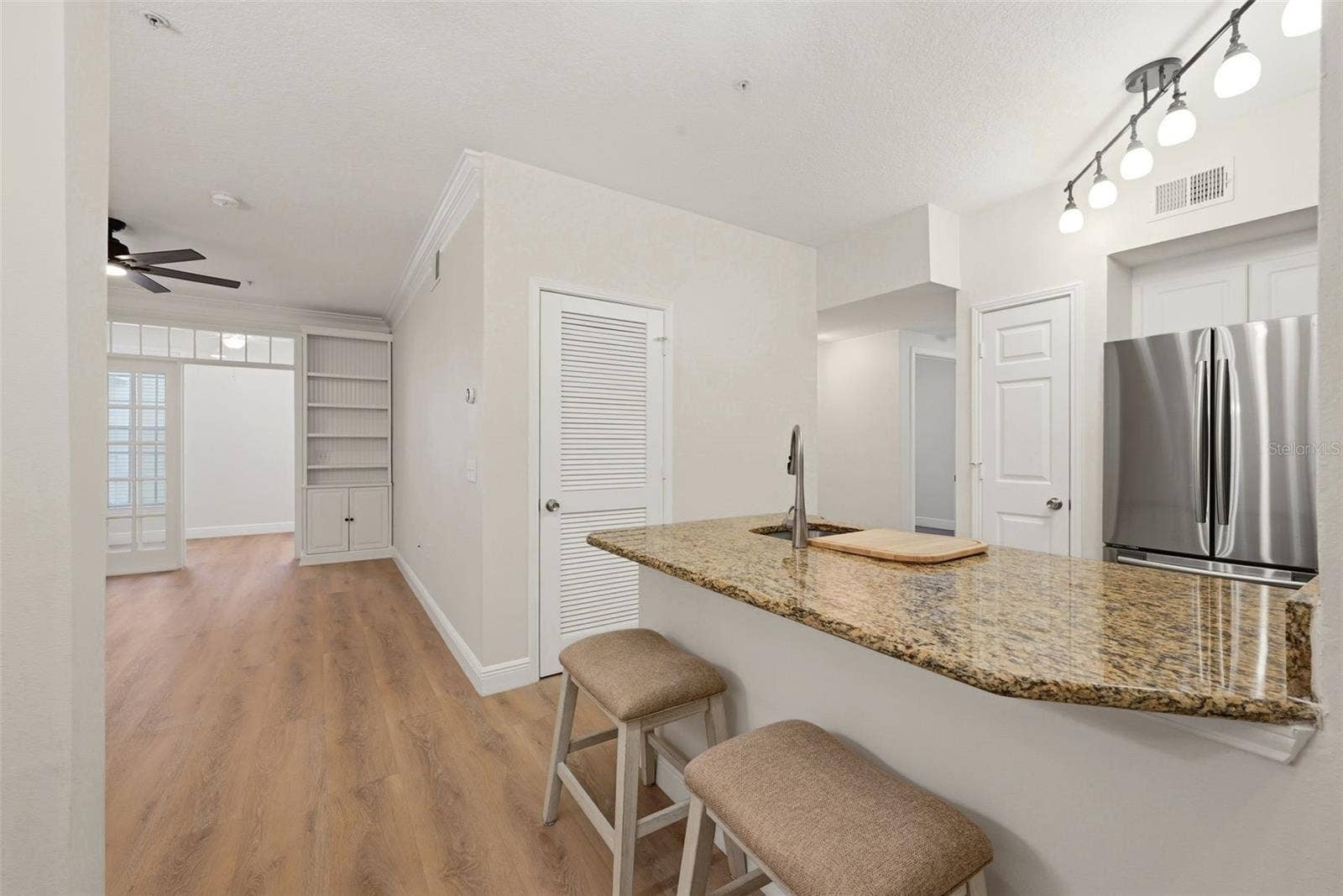 239 LONGVIEW AVENUE, #207, Celebration, FL 34747 Breakfast Bar