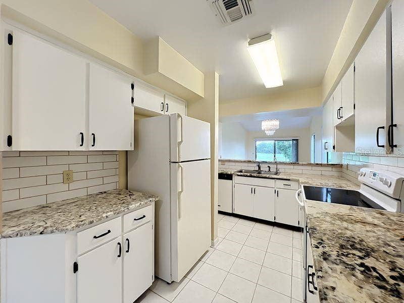 340 GOLFSIDE COVE, #340, Longwood, FL 32779 Tile Backsplash & Flooring