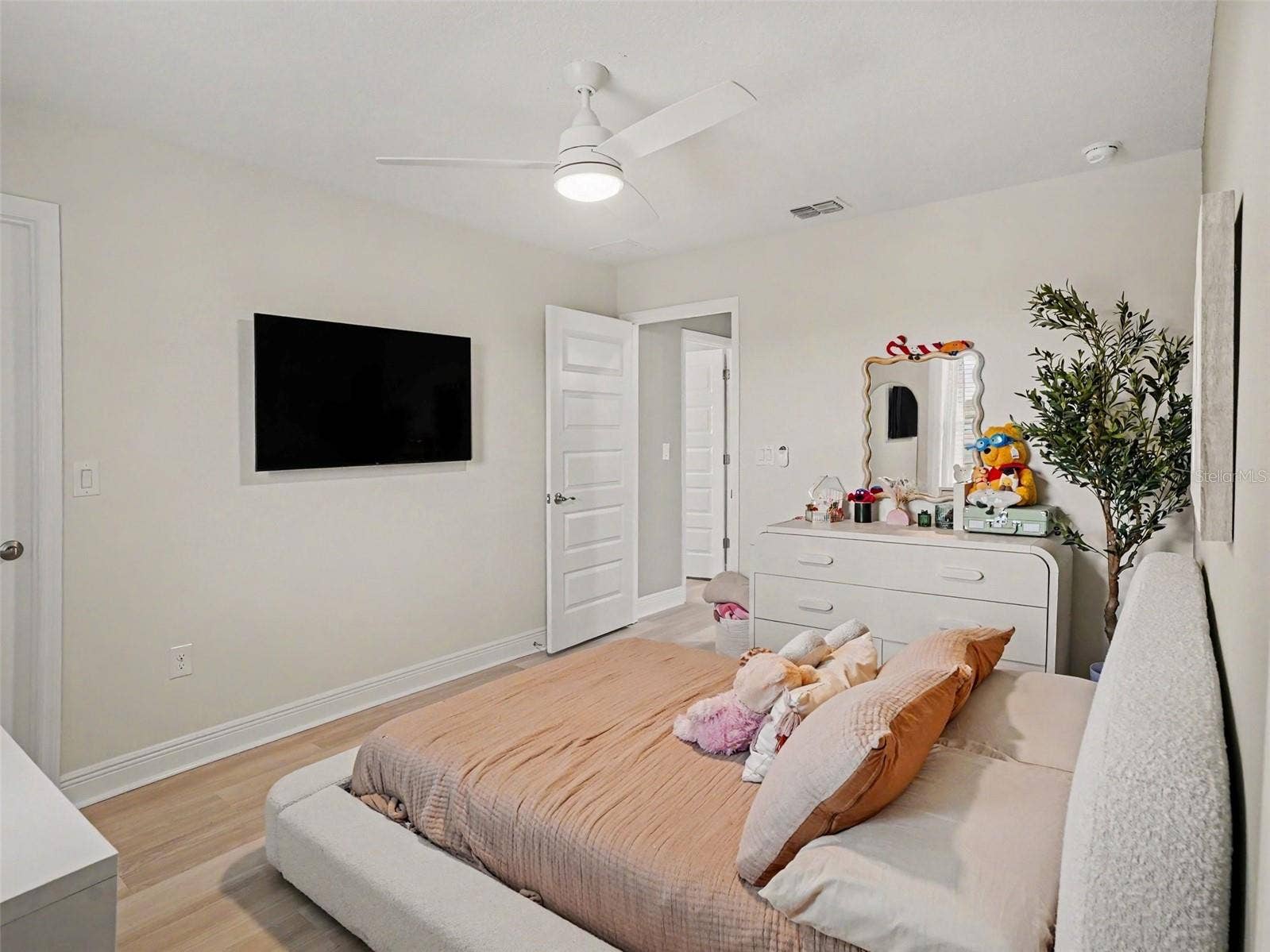 9572 WATERWAY PASSAGE DRIVE, Winter Garden, FL 34787 9572 WATERWAY PASSAGE DRIVE, Winter Garden, FL 34787