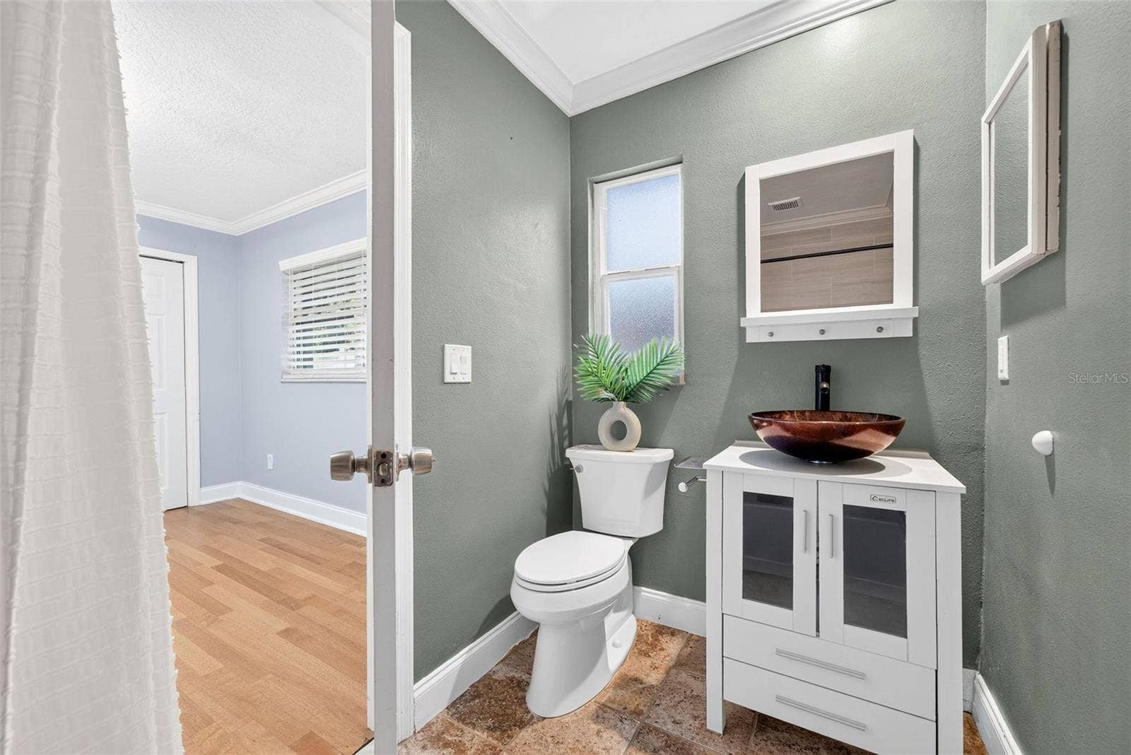 943 FAIRWAY DRIVE, Winter Park, FL 32792 Jack and Jill Bathroom