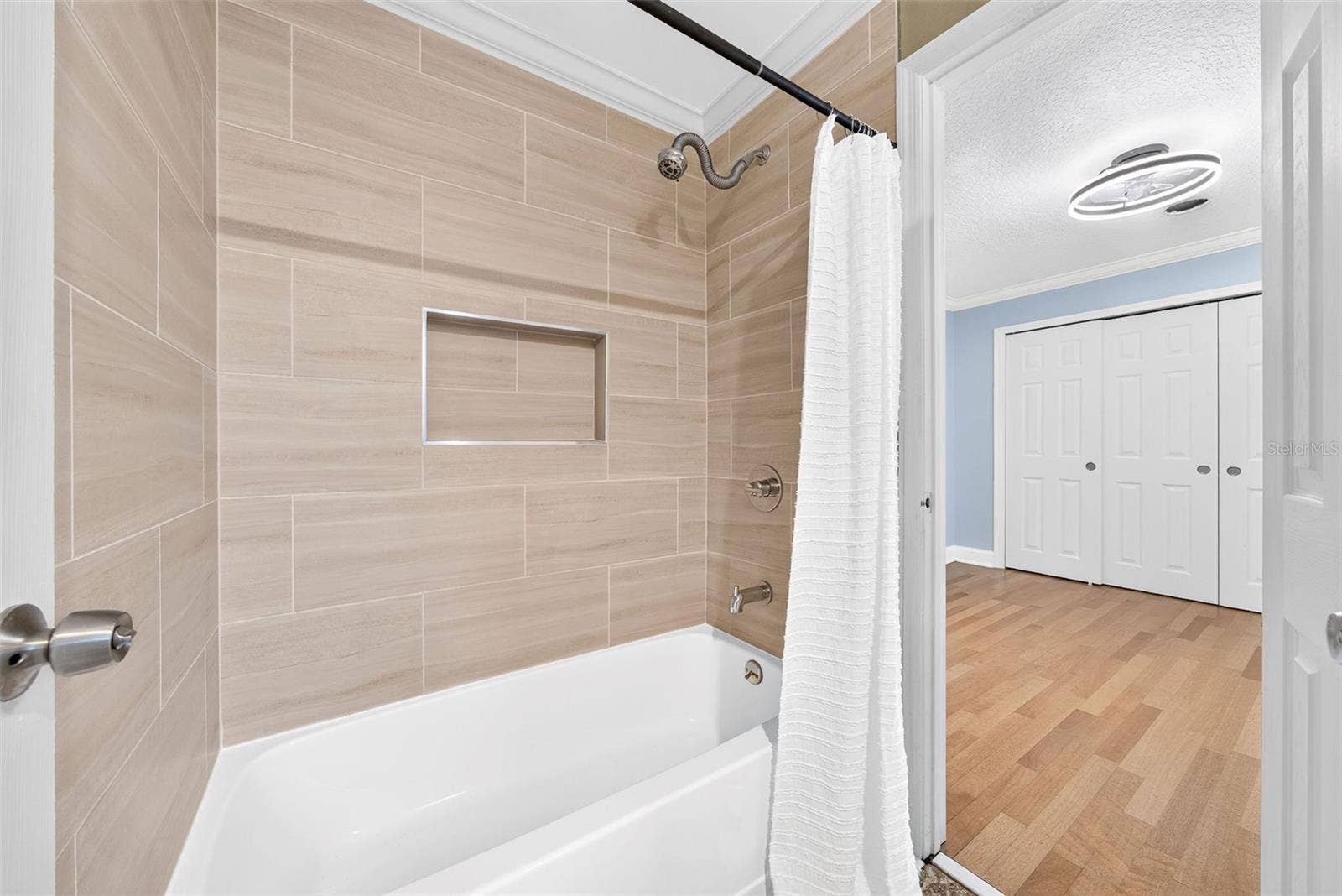 943 FAIRWAY DRIVE, Winter Park, FL 32792 Jack and Jill Bathroom