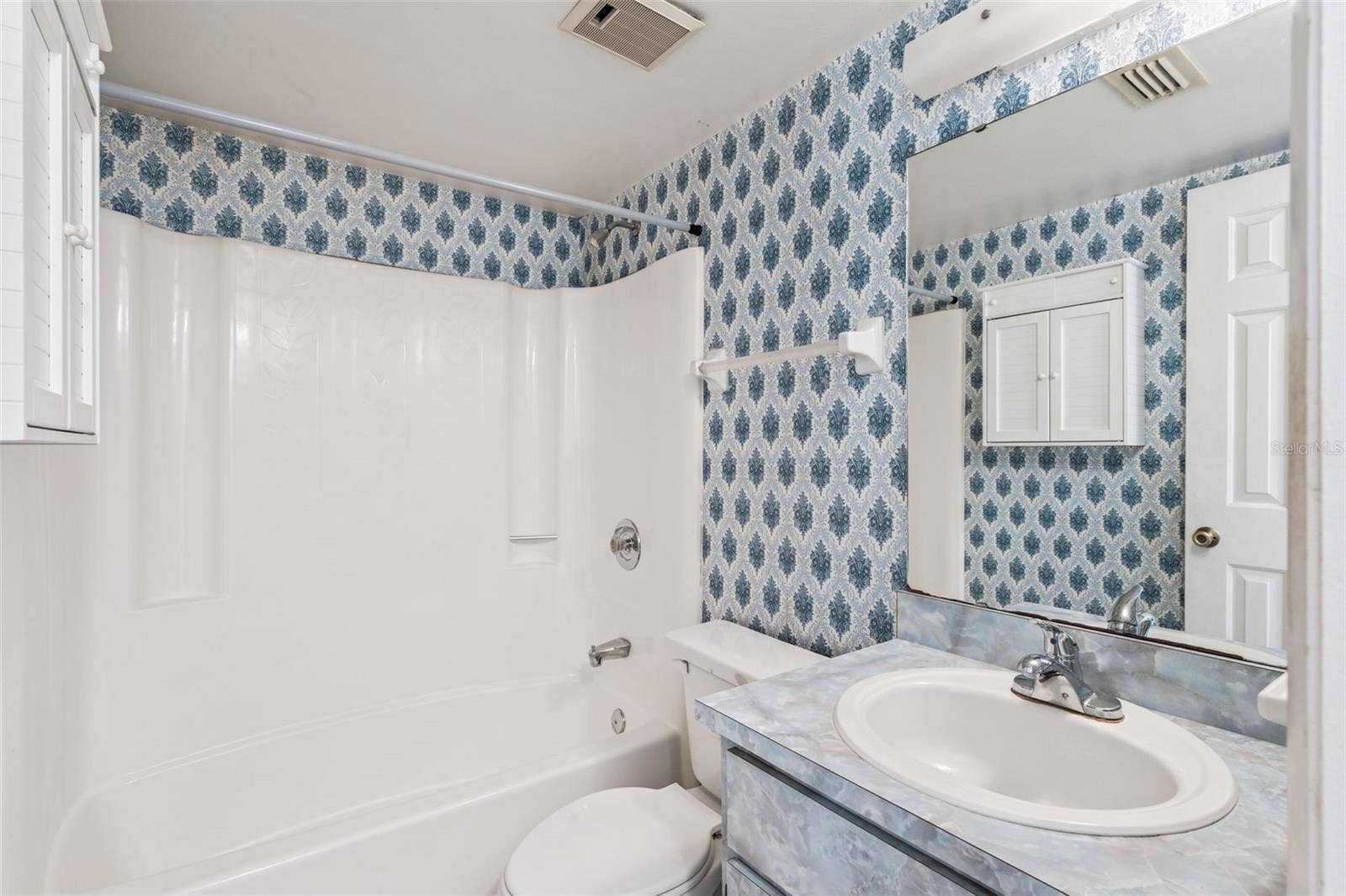 93 WINDTREE LANE, #102, Winter Garden, FL 34787 Bathroom #2