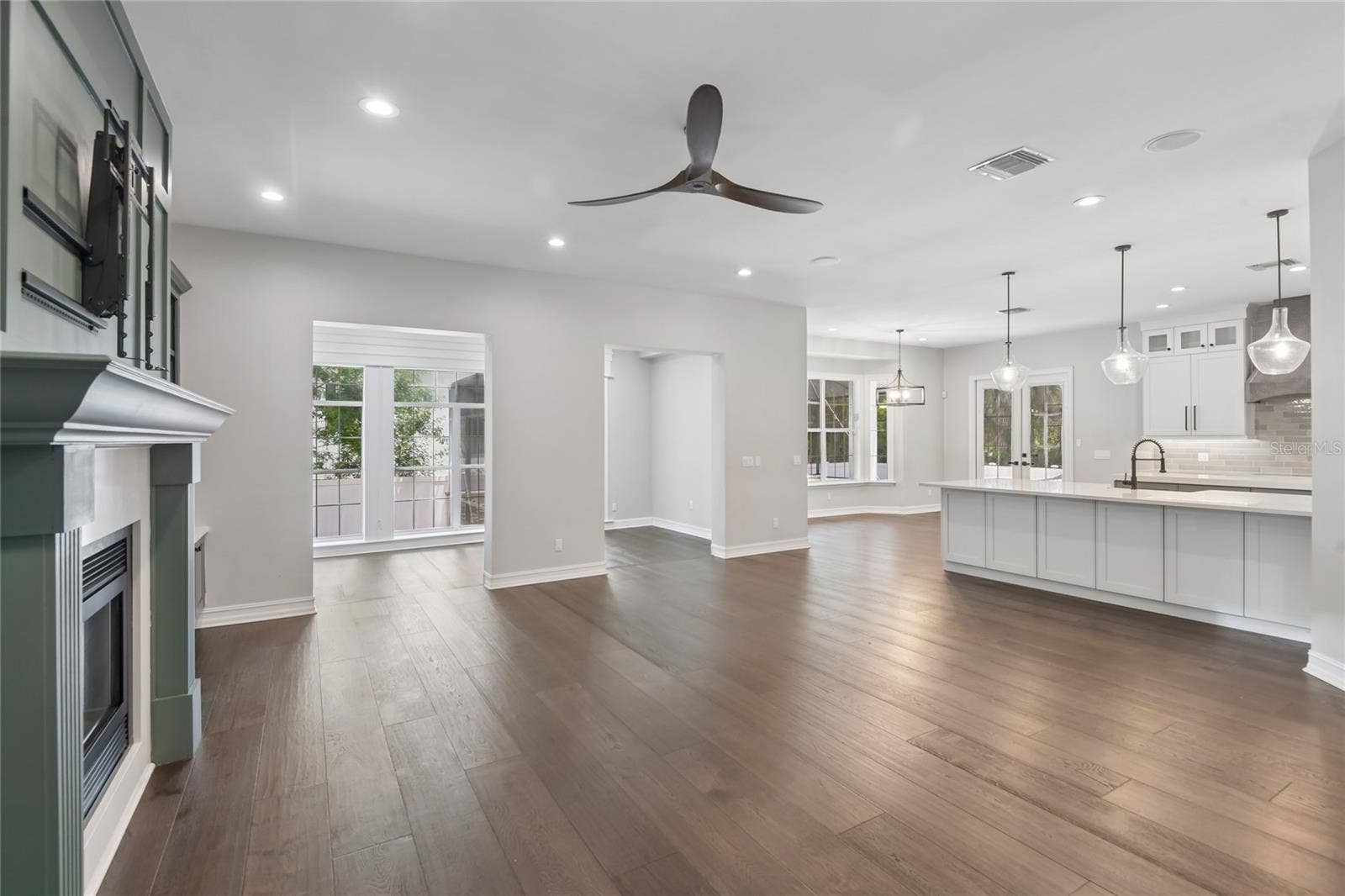 5105 W NEPTUNE WAY, Tampa, FL 33609 5105 W NEPTUNE WAY, Tampa, FL 33609
