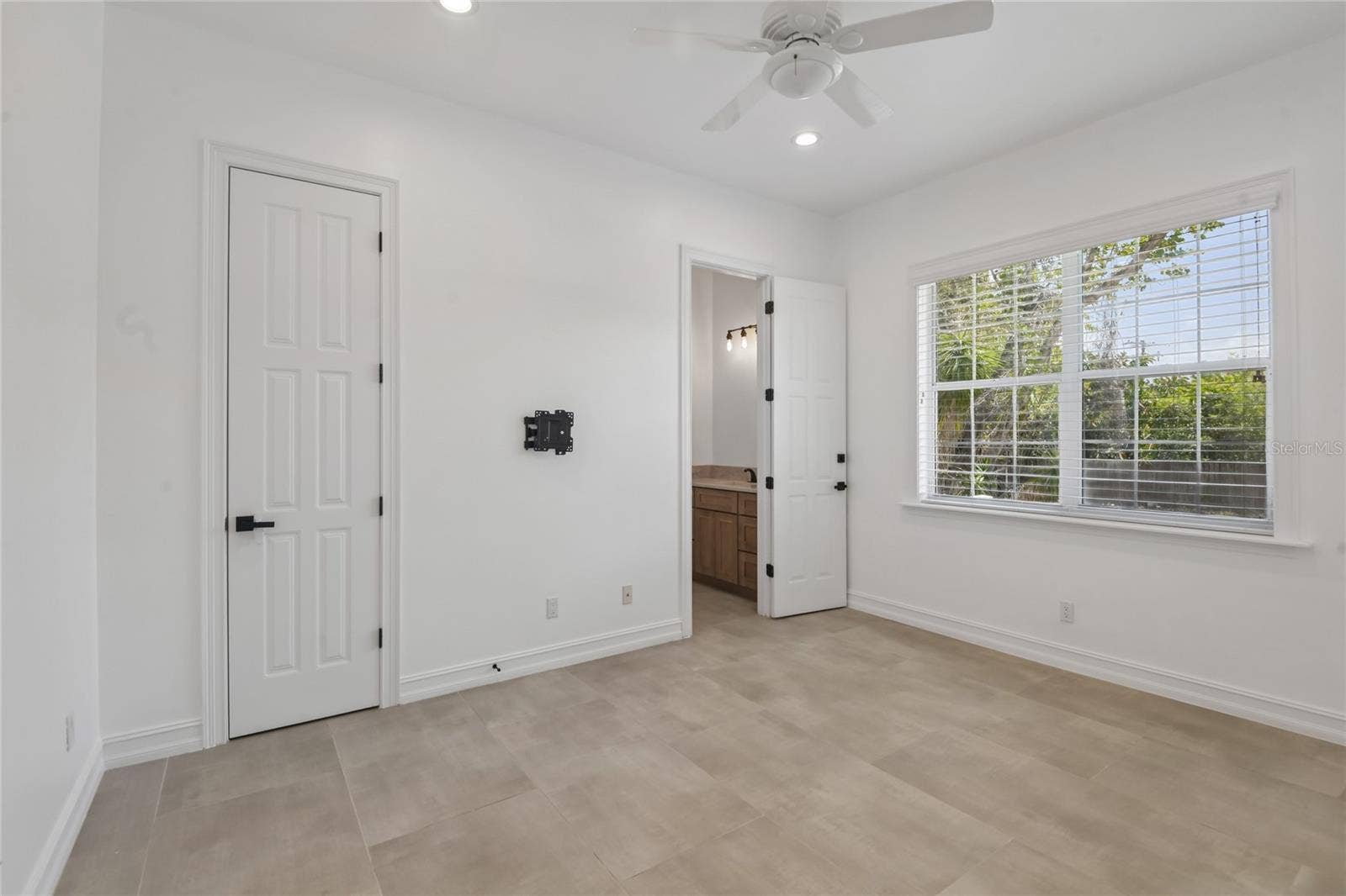 5105 W NEPTUNE WAY, Tampa, FL 33609 5105 W NEPTUNE WAY, Tampa, FL 33609