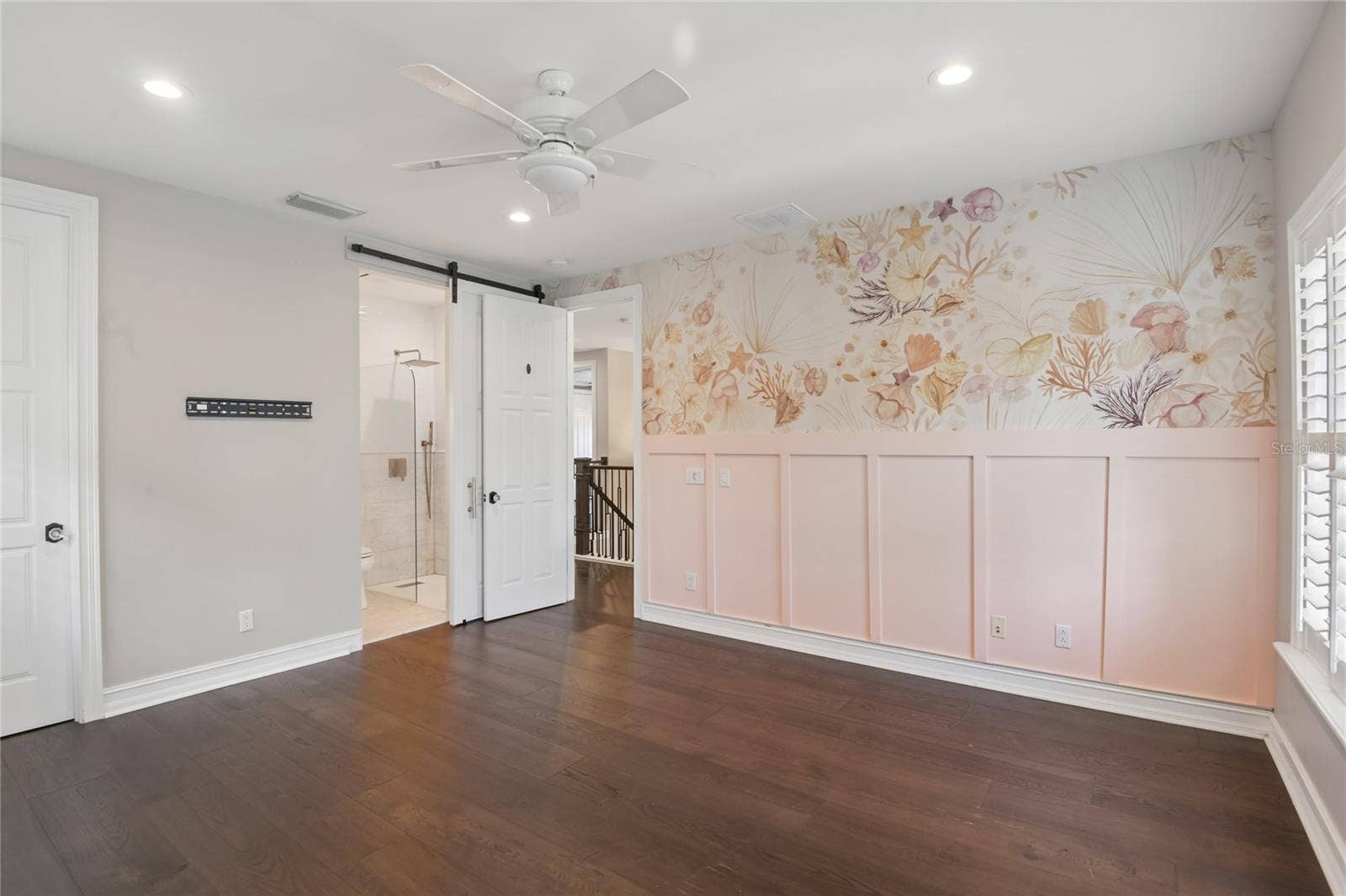 5105 W NEPTUNE WAY, Tampa, FL 33609 5105 W NEPTUNE WAY, Tampa, FL 33609