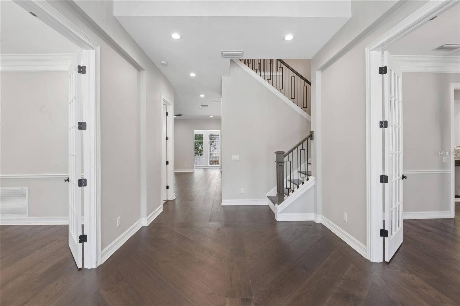 5105 W NEPTUNE WAY, Tampa, FL 33609 5105 W NEPTUNE WAY, Tampa, FL 33609
