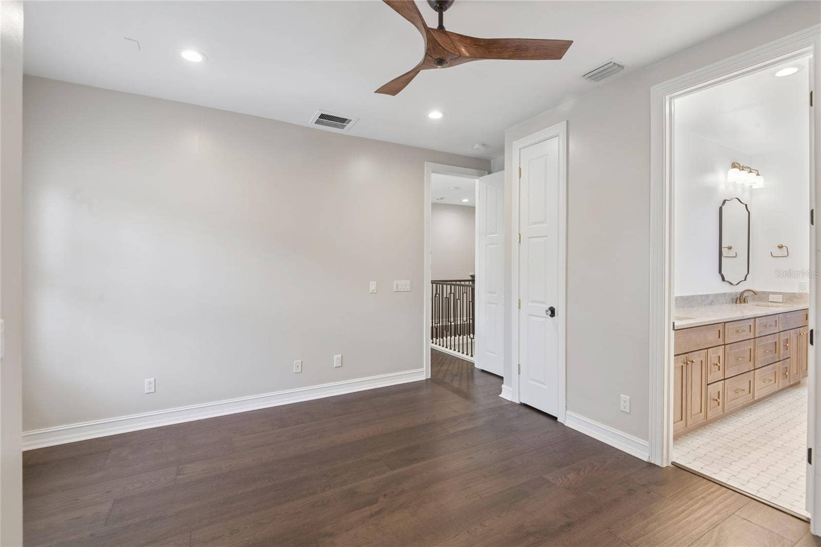 5105 W NEPTUNE WAY, Tampa, FL 33609 5105 W NEPTUNE WAY, Tampa, FL 33609