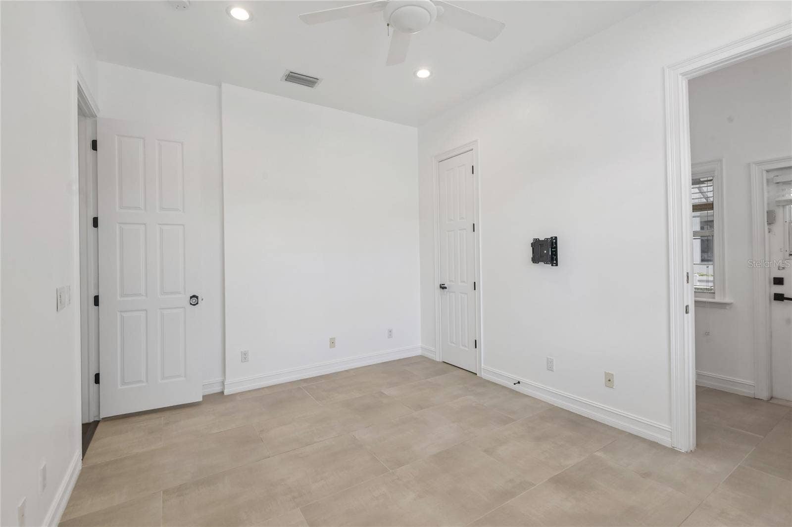 5105 W NEPTUNE WAY, Tampa, FL 33609 5105 W NEPTUNE WAY, Tampa, FL 33609