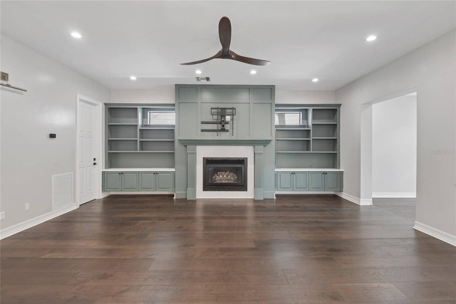 5105 W NEPTUNE WAY, Tampa, FL 33609 5105 W NEPTUNE WAY, Tampa, FL 33609
