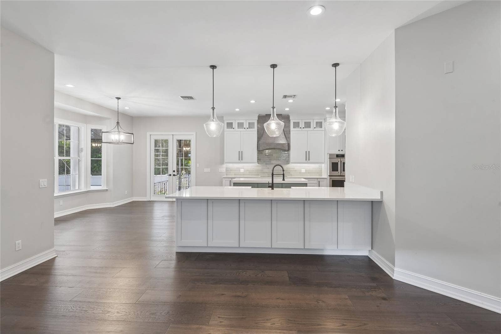 5105 W NEPTUNE WAY, Tampa, FL 33609 5105 W NEPTUNE WAY, Tampa, FL 33609