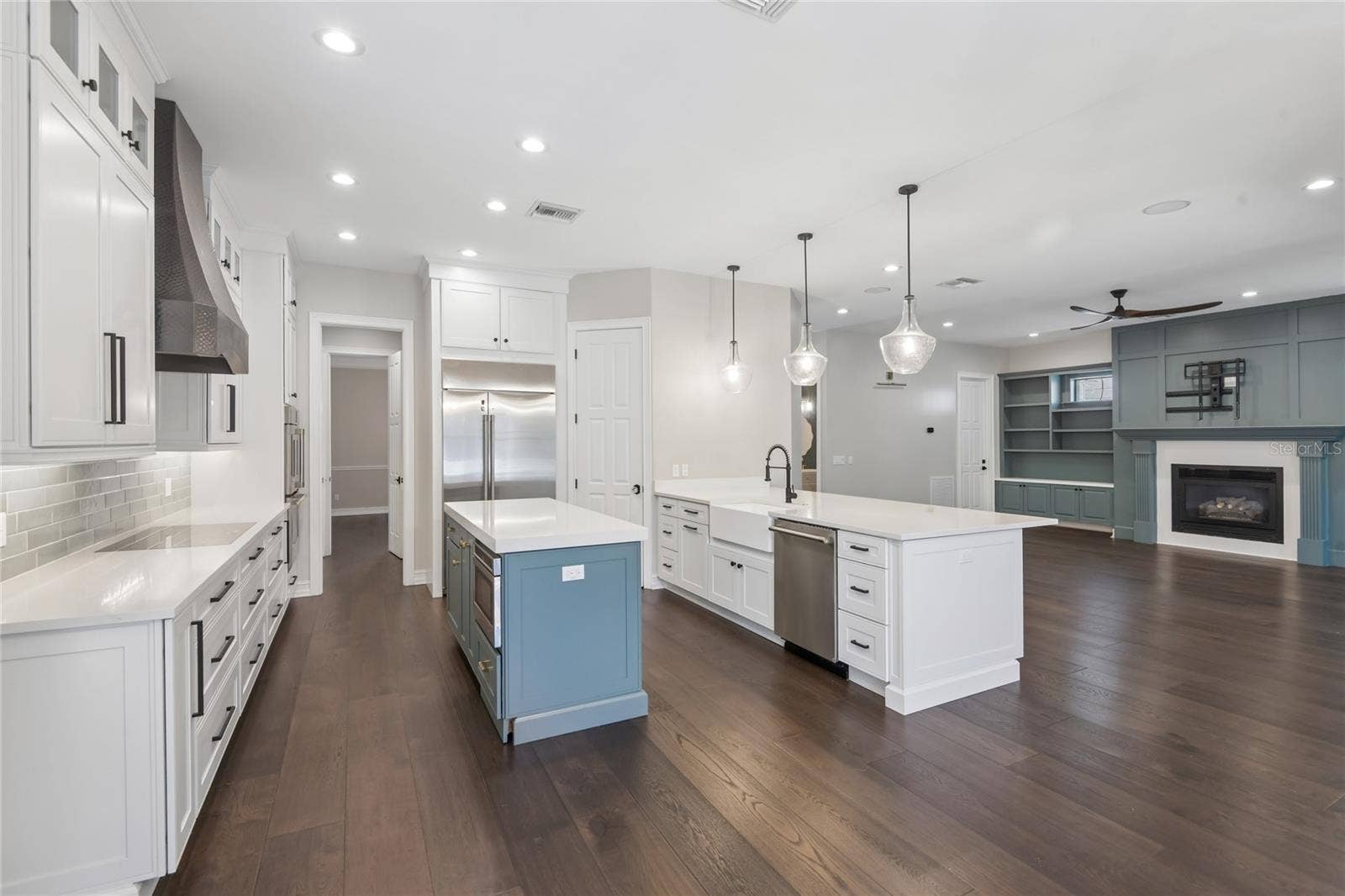 5105 W NEPTUNE WAY, Tampa, FL 33609 5105 W NEPTUNE WAY, Tampa, FL 33609