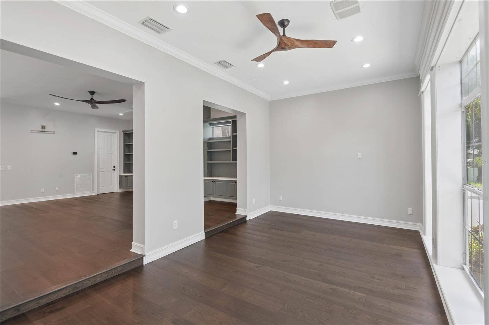 5105 W NEPTUNE WAY, Tampa, FL 33609 5105 W NEPTUNE WAY, Tampa, FL 33609