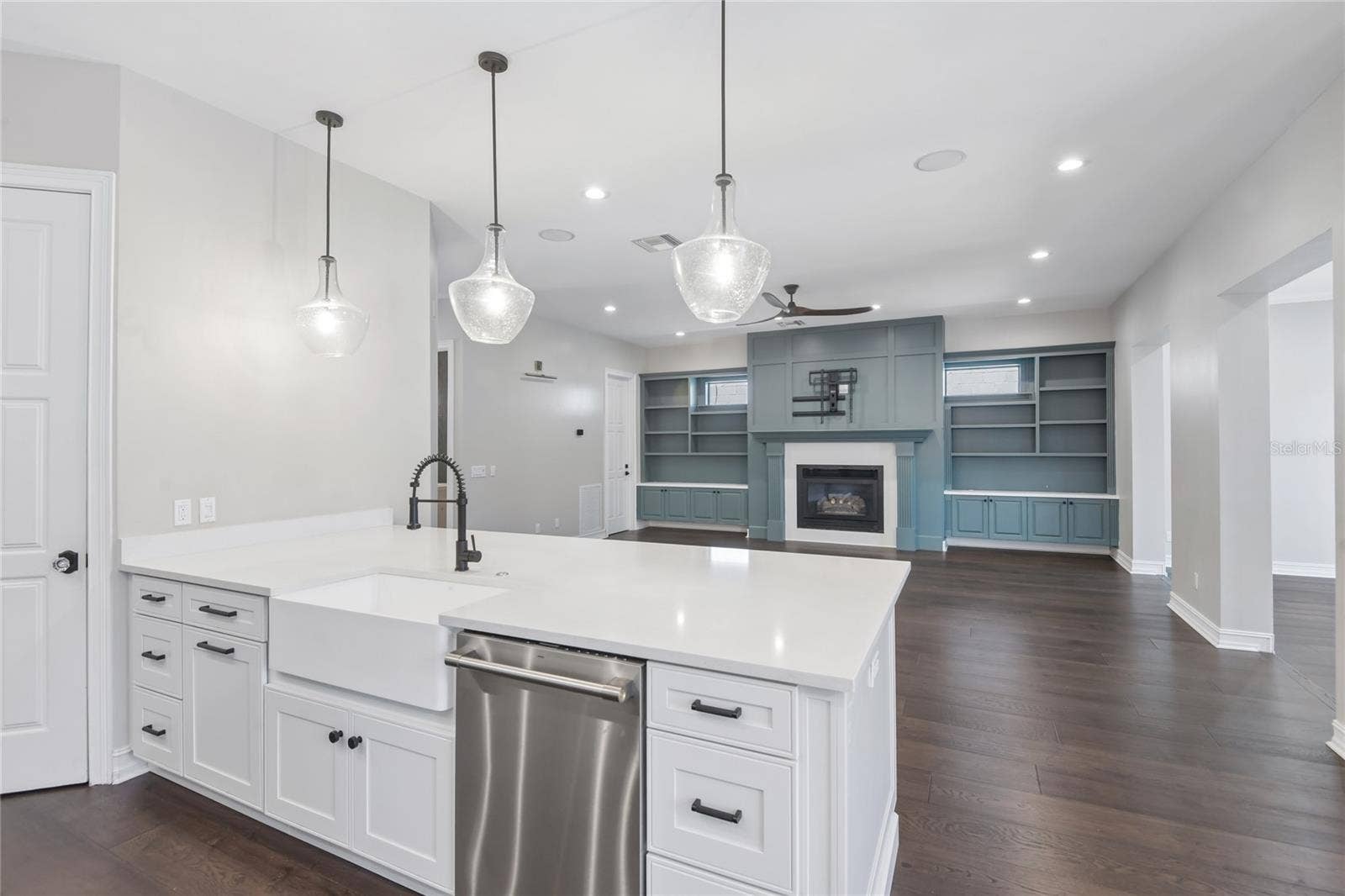 5105 W NEPTUNE WAY, Tampa, FL 33609 5105 W NEPTUNE WAY, Tampa, FL 33609