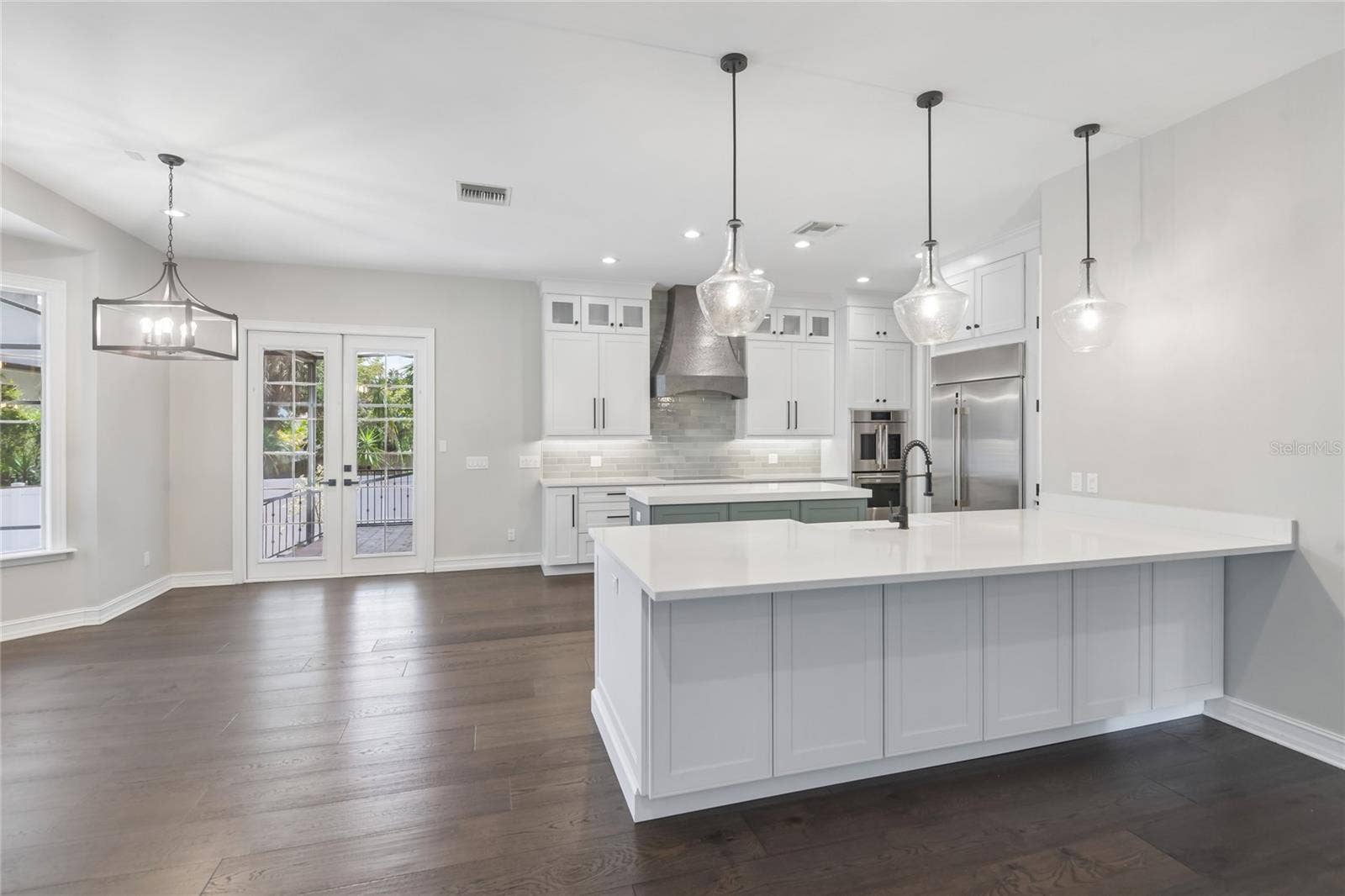 5105 W NEPTUNE WAY, Tampa, FL 33609 5105 W NEPTUNE WAY, Tampa, FL 33609