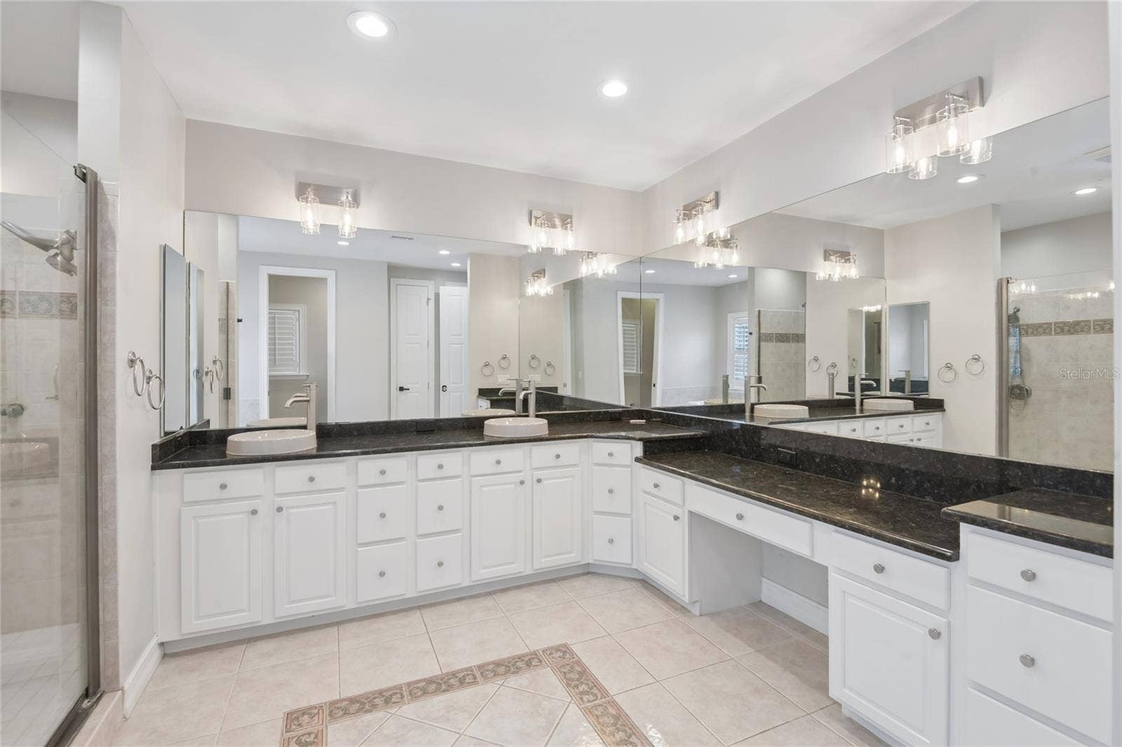 5105 W NEPTUNE WAY, Tampa, FL 33609 5105 W NEPTUNE WAY, Tampa, FL 33609
