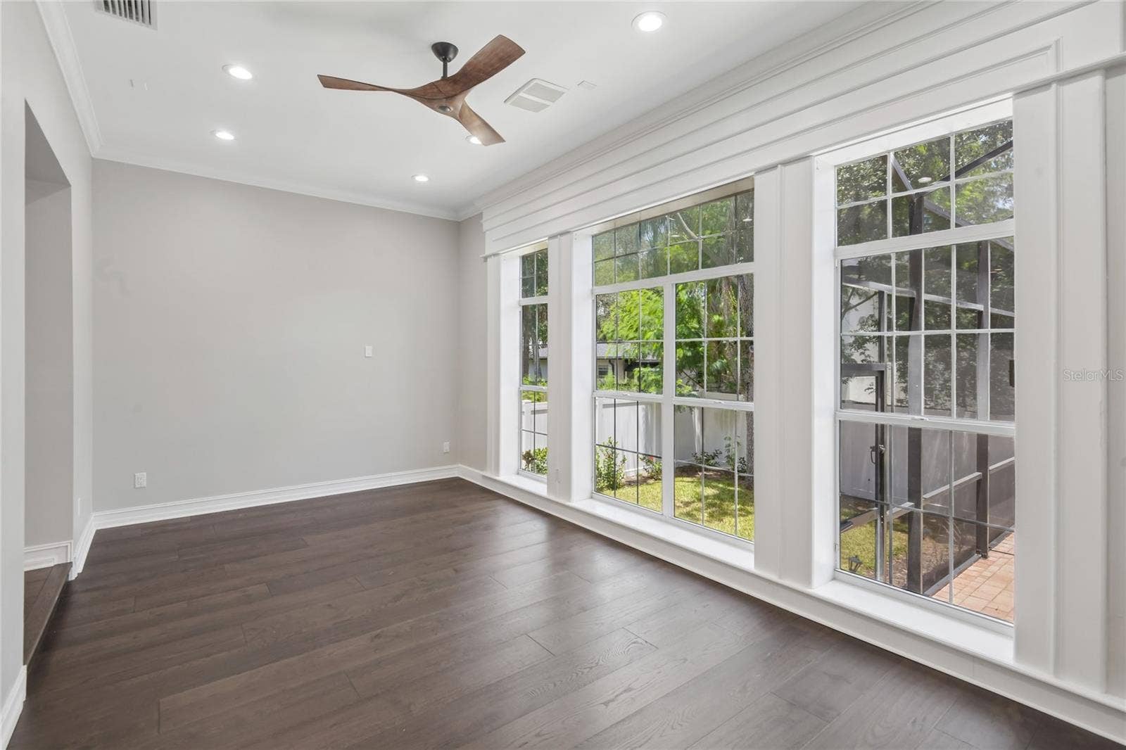 5105 W NEPTUNE WAY, Tampa, FL 33609 5105 W NEPTUNE WAY, Tampa, FL 33609