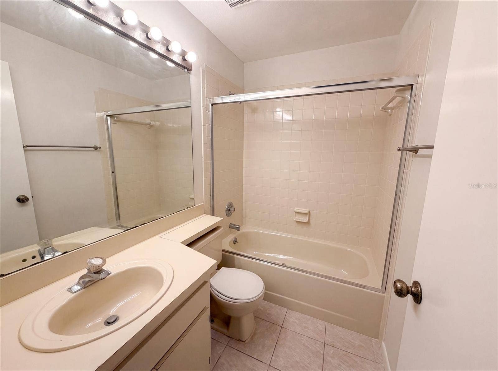 8613 COTTONWAY LANE, Tampa, FL 33635 8613 COTTONWAY LANE, Tampa, FL 33635