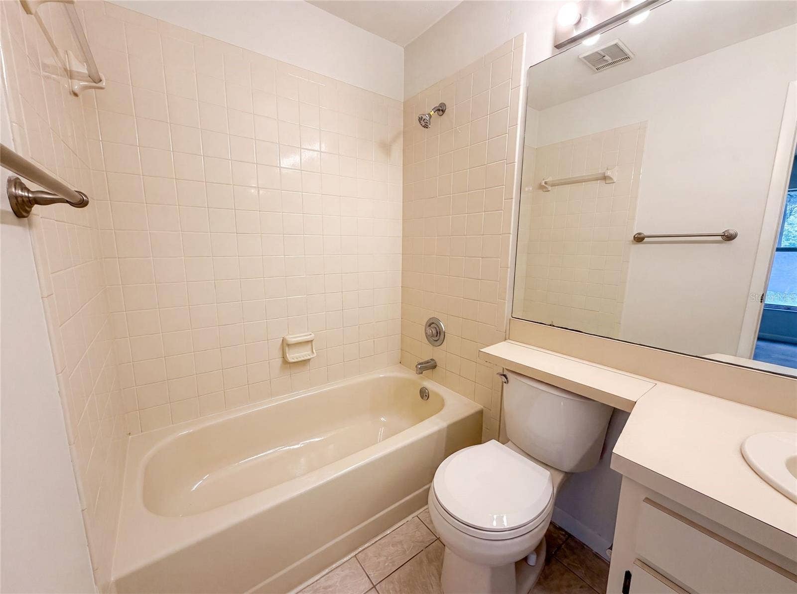 8613 COTTONWAY LANE, Tampa, FL 33635 8613 COTTONWAY LANE, Tampa, FL 33635
