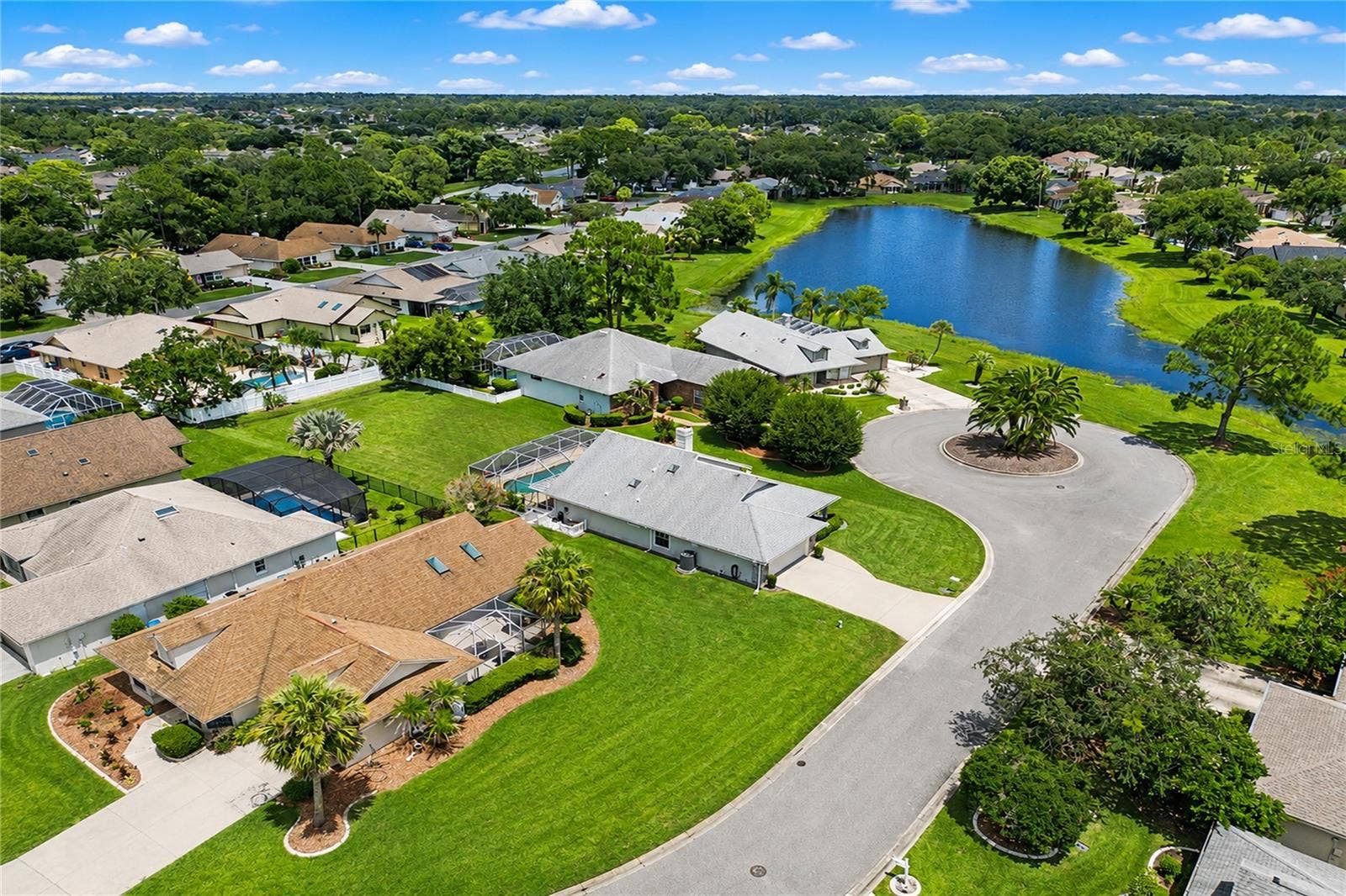 2013 BEAVER CREEK DRIVE, Port Orange, FL 32128 At the end of the cul-de-sac, a shared green space where no one can build creates a peaceful, park-like settingan ideal spot for children to enjoy fishing close to home.