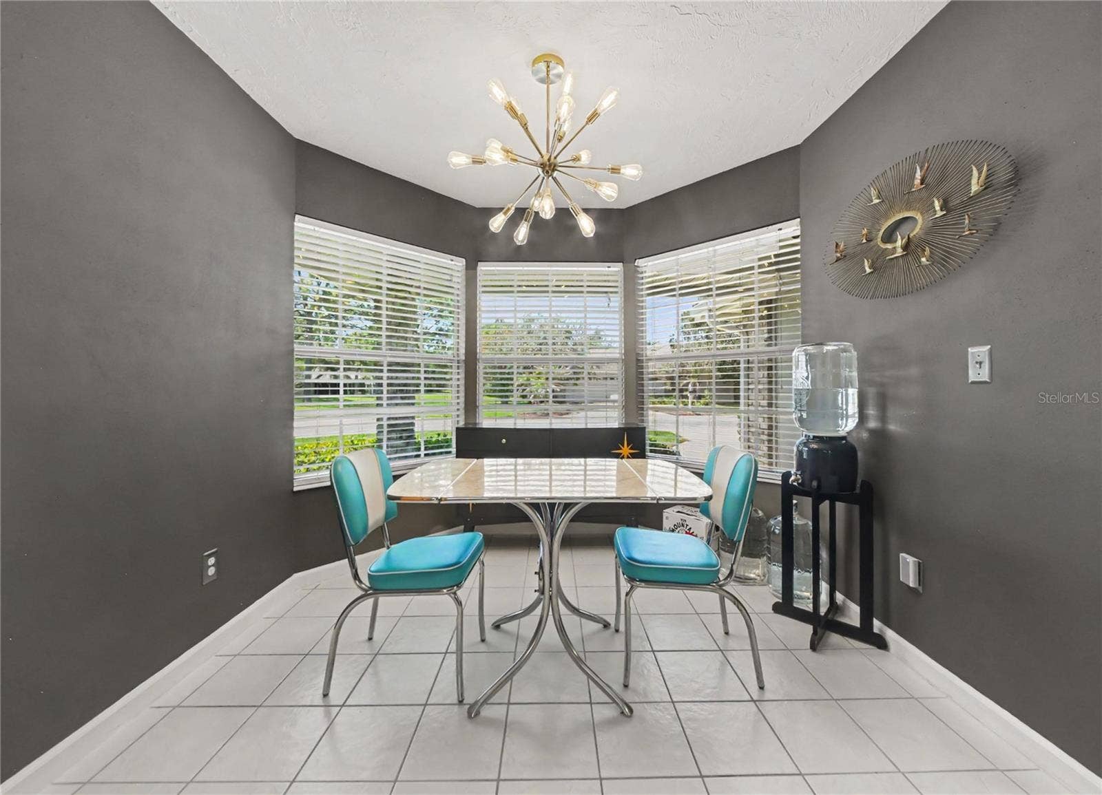 2013 BEAVER CREEK DRIVE, Port Orange, FL 32128 The spacious eat-in kitchen overlooks the front yard and peaceful common green space.