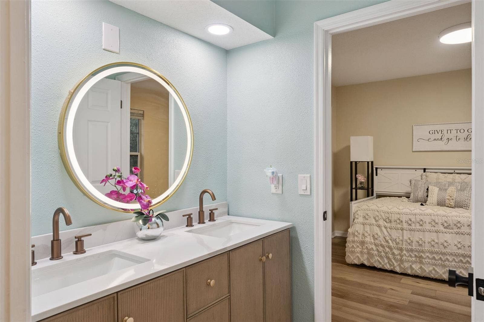 8355 DIAMOND COVE CIRCLE, Orlando, FL 32836 Jack and Jill Bath
