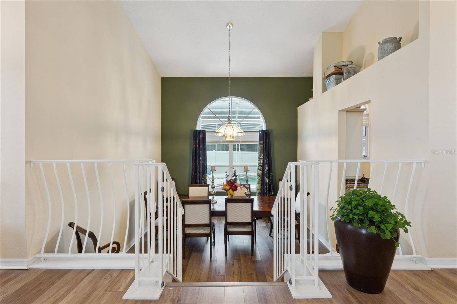 8355 DIAMOND COVE CIRCLE, Orlando, FL 32836 Steps into Dining area