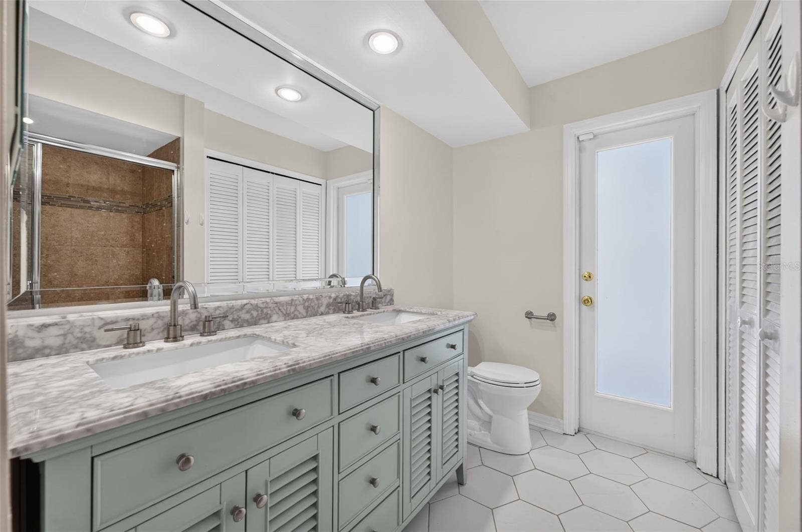 2051 DYAN WAY, Maitland, FL 32751 Secondary pool bath with shower