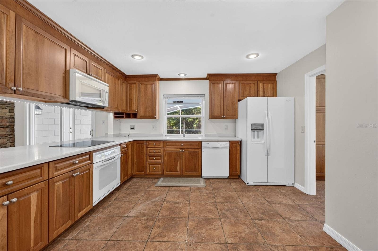 2051 DYAN WAY, Maitland, FL 32751 Kitchen also overlooks the pool