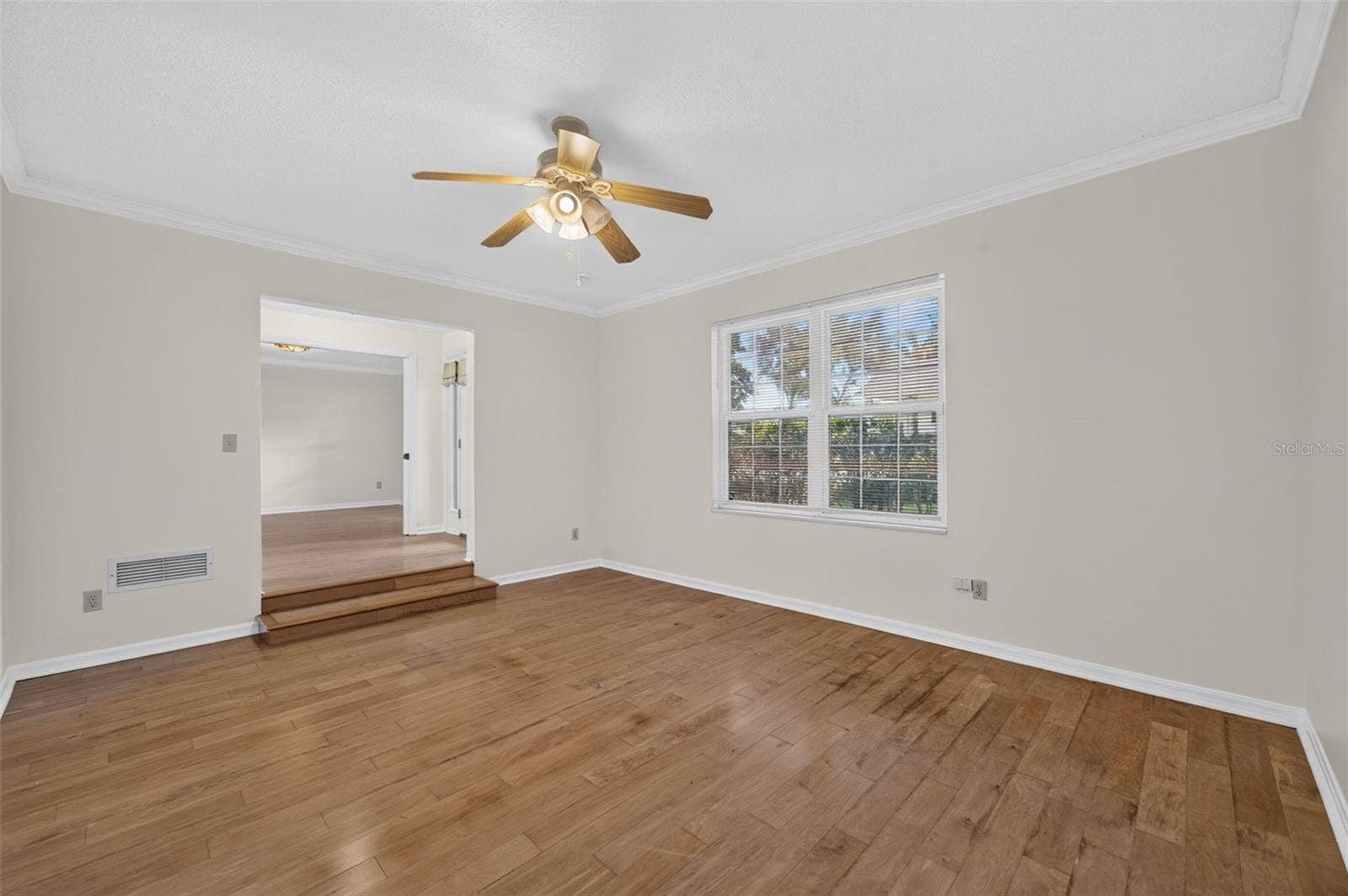 2051 DYAN WAY, Maitland, FL 32751 Step down into living room - only steps in the home