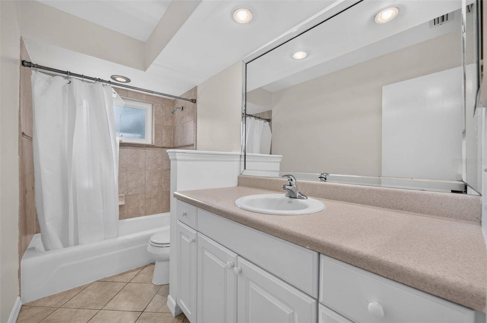 2051 DYAN WAY, Maitland, FL 32751 Bathroom 3 with tub and shower